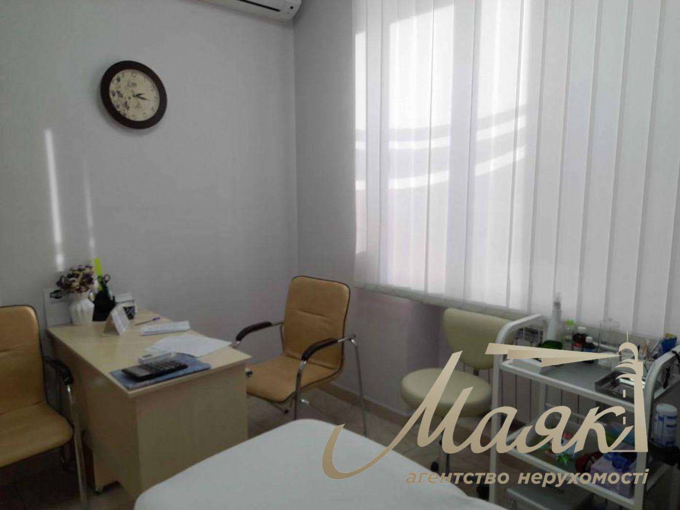 Оренда фасадного приміщення улю Фізкультури, Печерськ