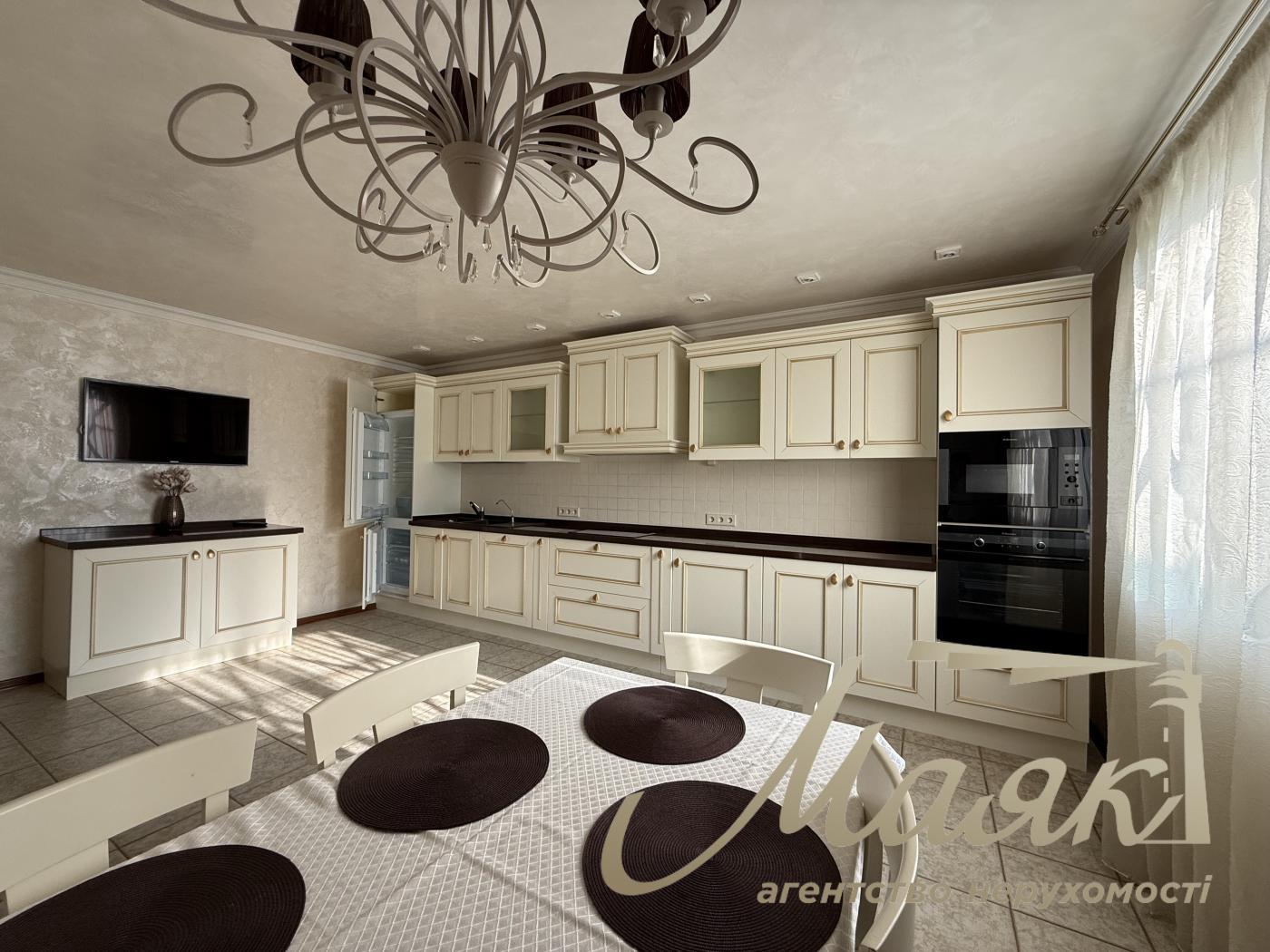 Оренда будинку 400 кв.м з тенісним кортом, великою зеленою територією | Бориспільський район| с.Гора