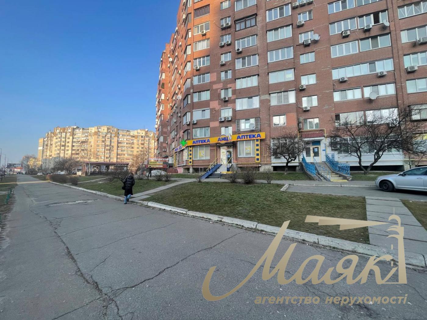 Оренда фасадного приміщення 177м2, вул. Драгоманова, Позняки