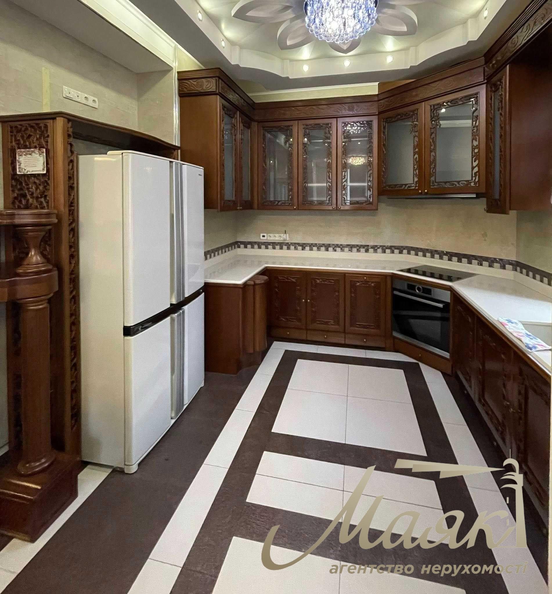 Luxury house for sale 420m2 in Obolonsky district of Kiev