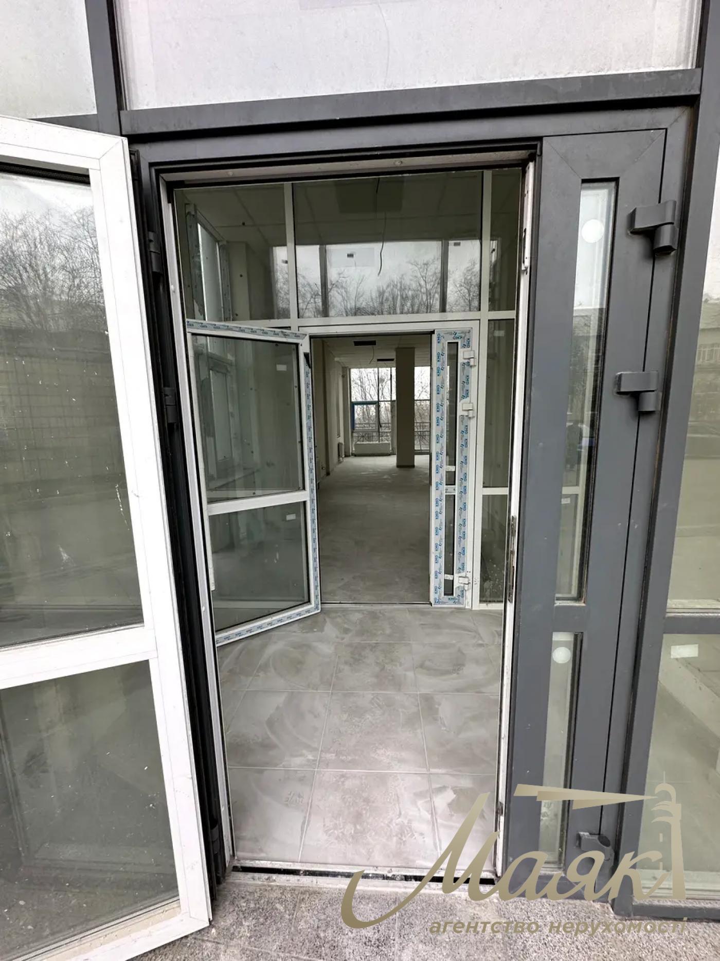 Аренда комерции фасад 202м2 в ЖК Кирилловский Гай, ул. Загоровская 1-Г (Багговутовская).