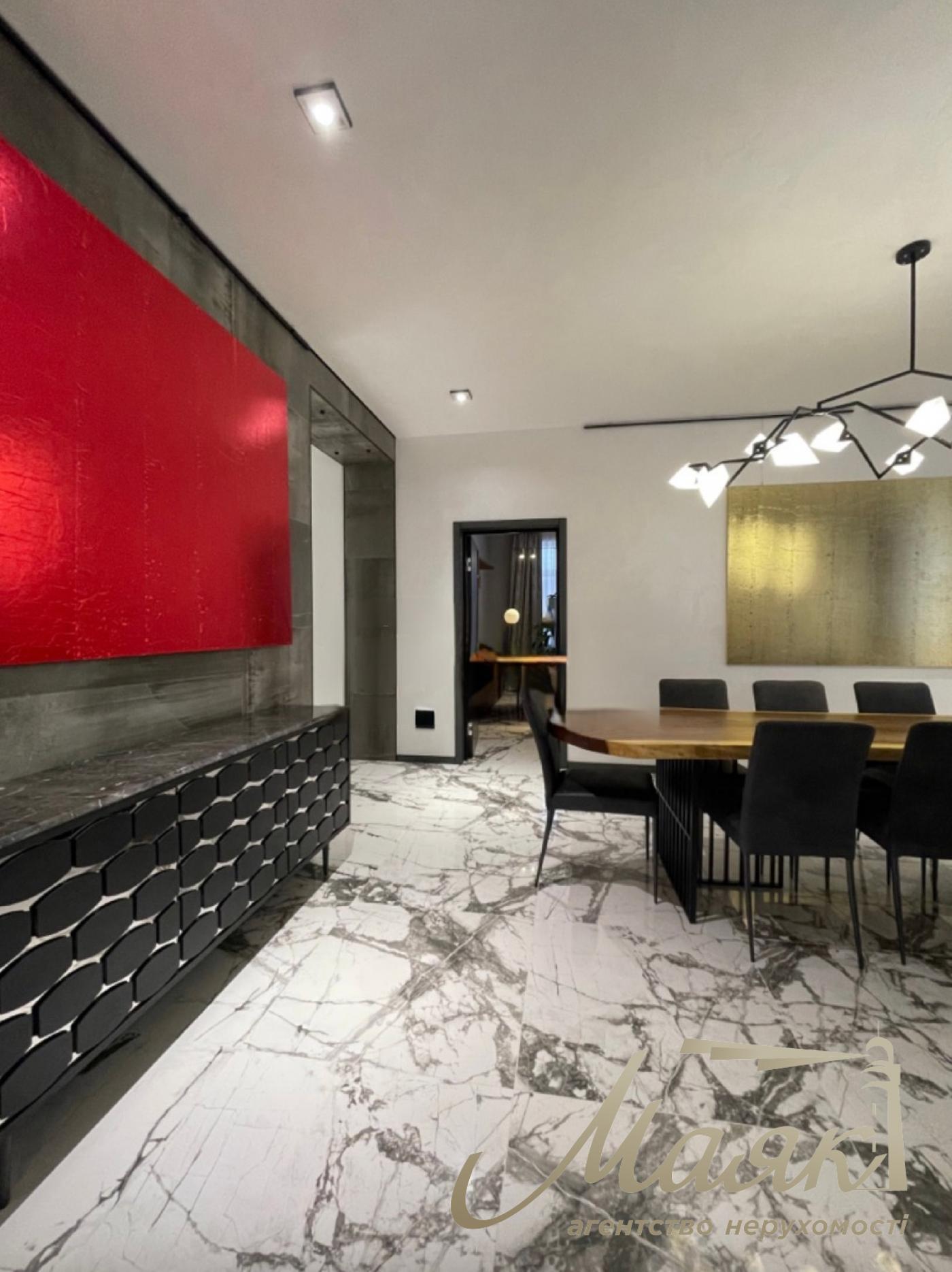 Продажа дома 400м2 в с.Плюты