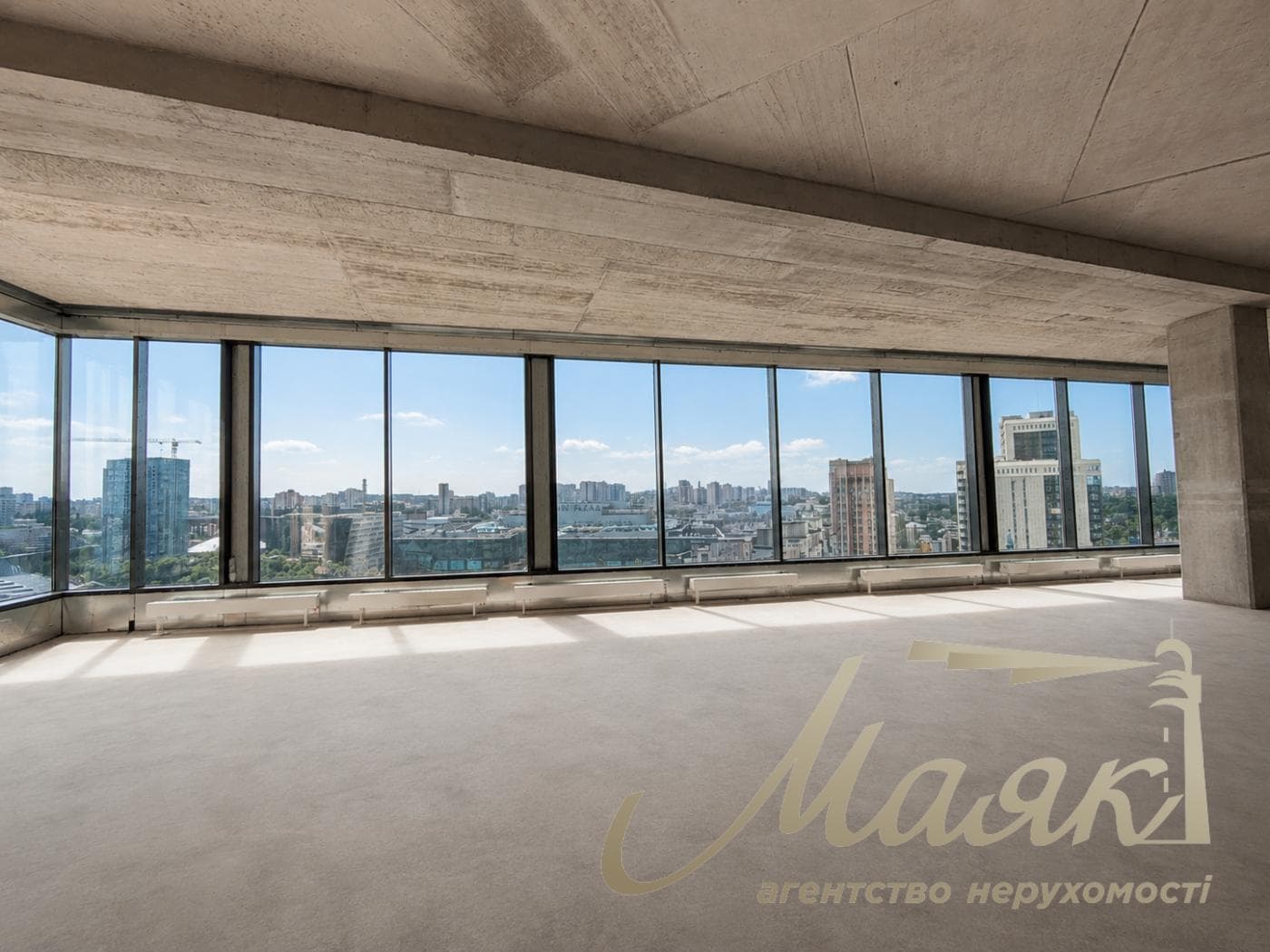 Rent a 280 m² office with a scenic view and a private terrace in the Magnett Business Center on Velyka Vasylkivska Street