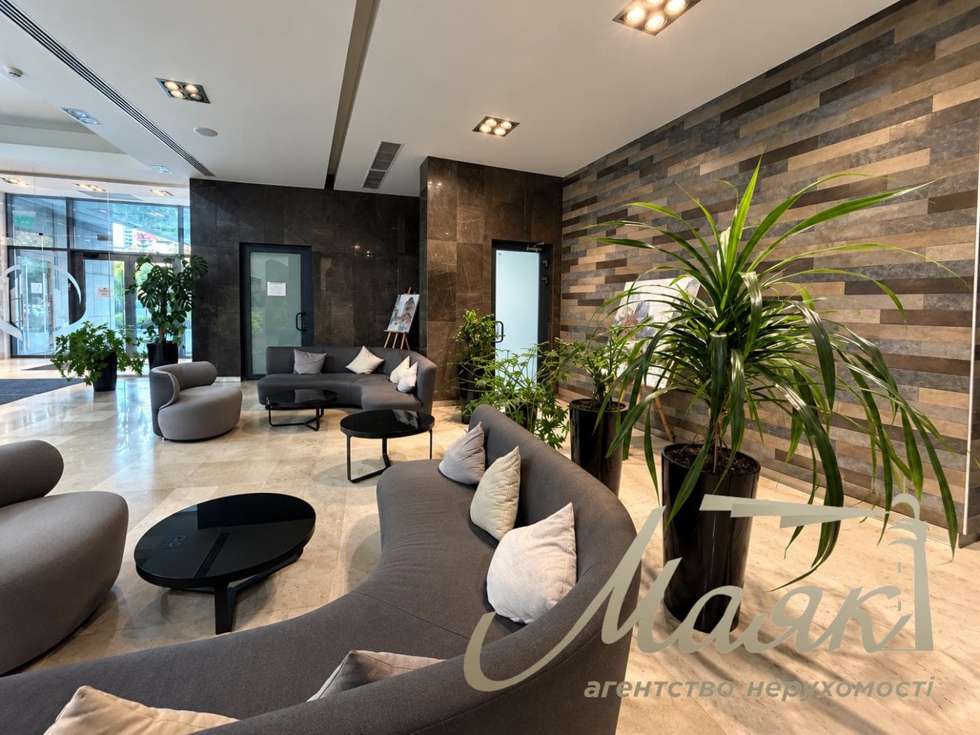Продаж фасадного комерційного приміщення площею 57,7 м² з ремонтом у ЖК Central Park, Печерськ, Київ
