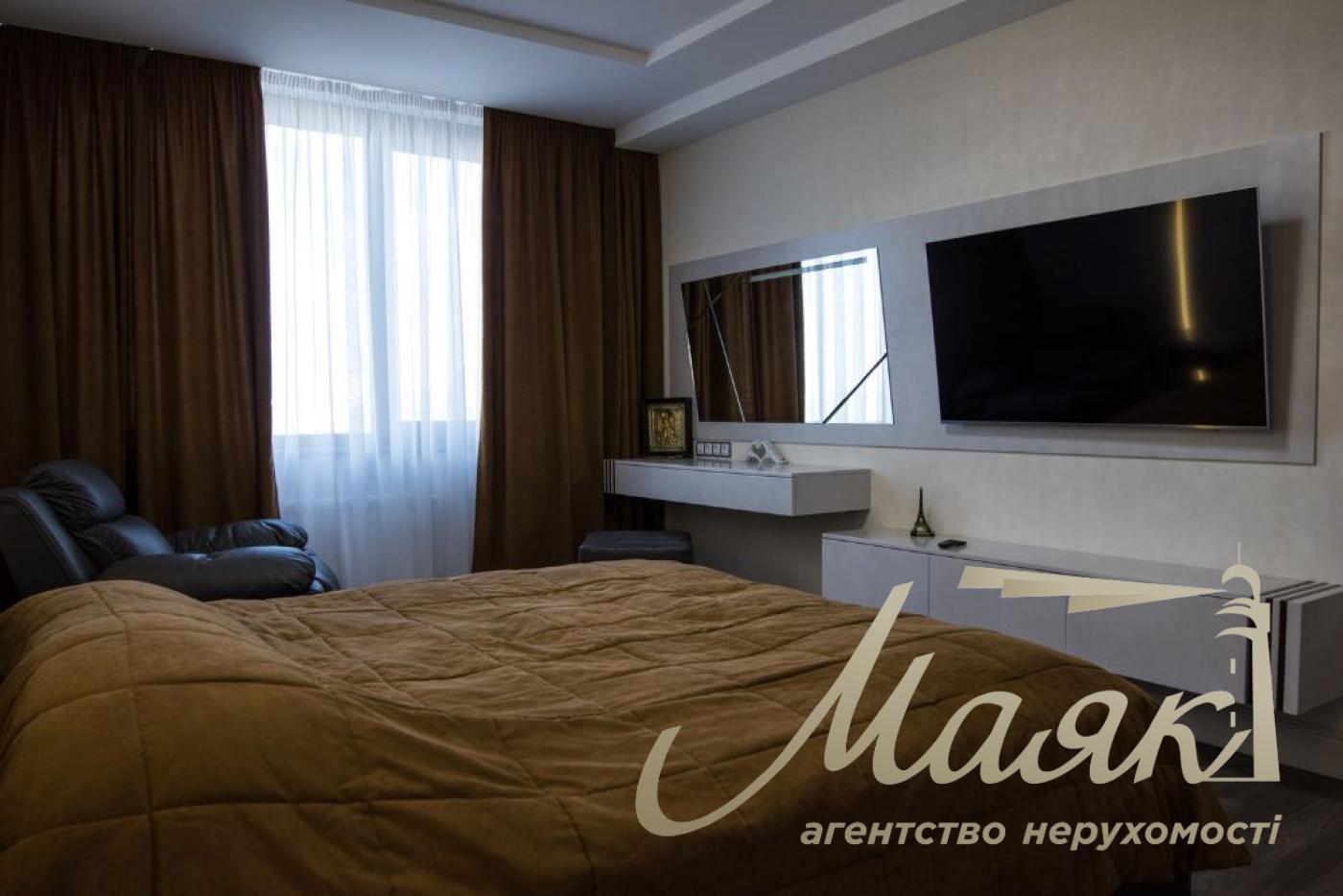 Sale of a penthouse with a view and a terrace of 416 m2 on Dneprovskaya Embankment, Osokorki