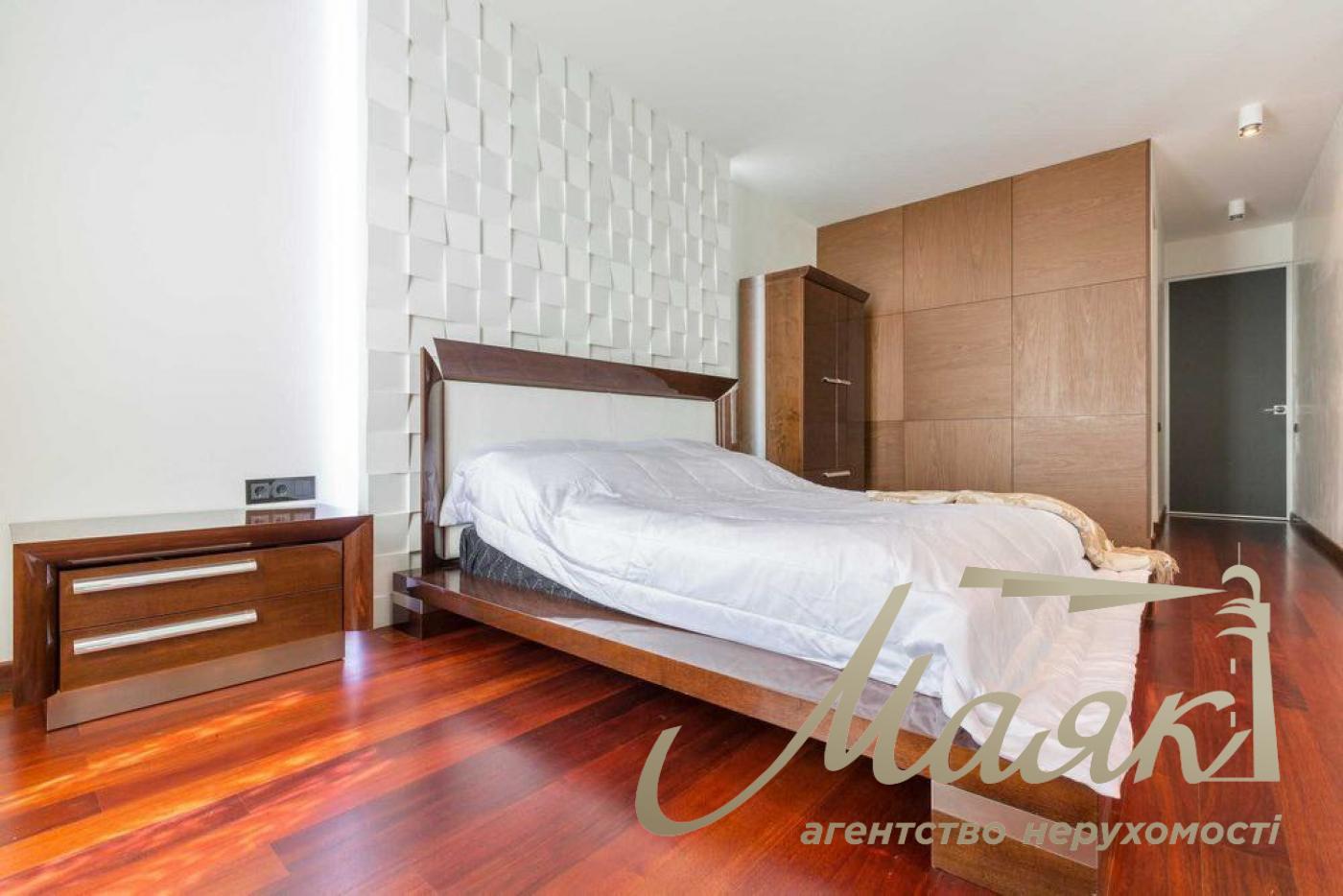 Sale of 4-room apartment, Kudryashova street 20, Vremena Goda residential complex, Solomensky district!