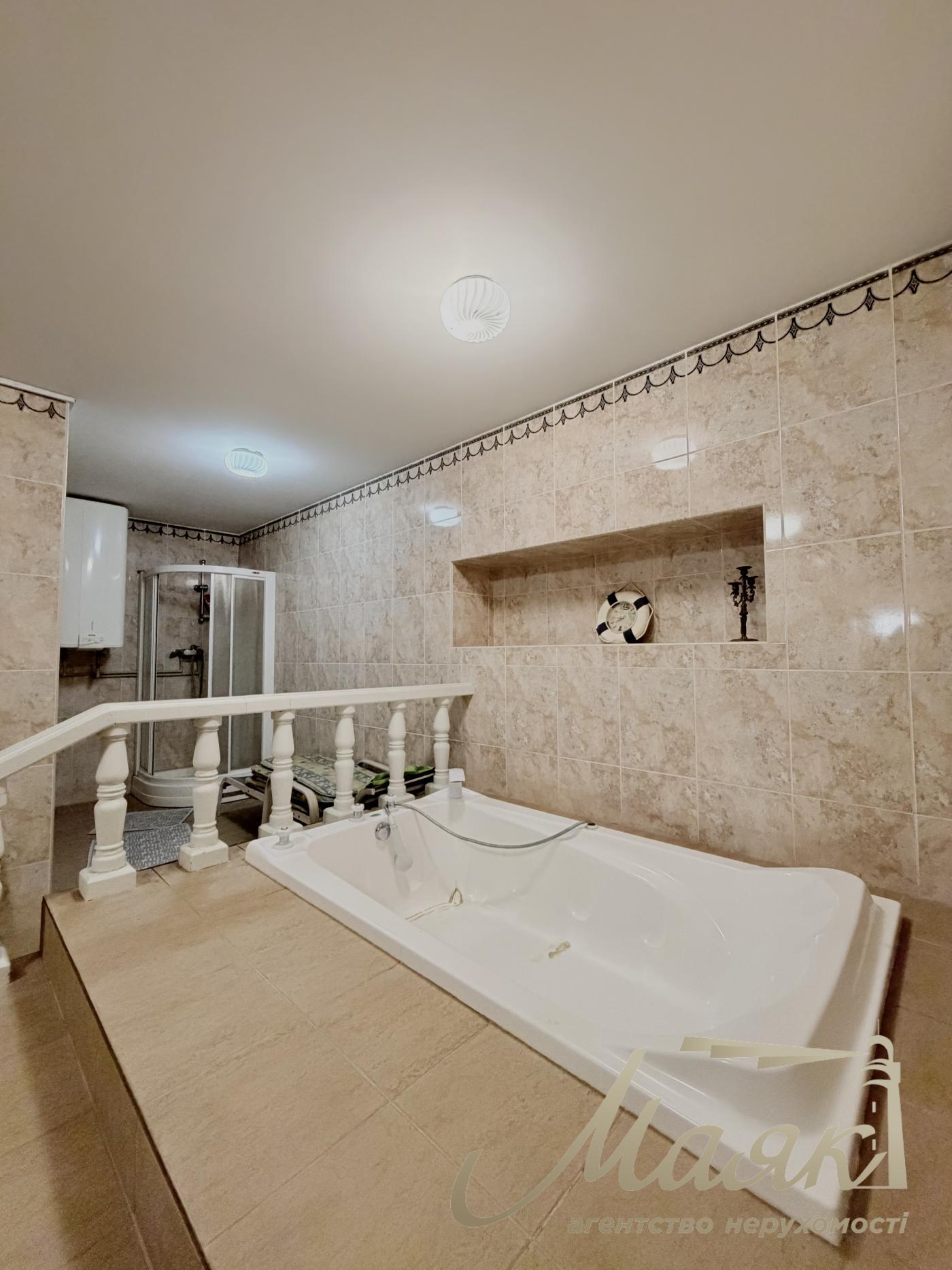 Rent 3-storey house 492,7m2, Lesniki