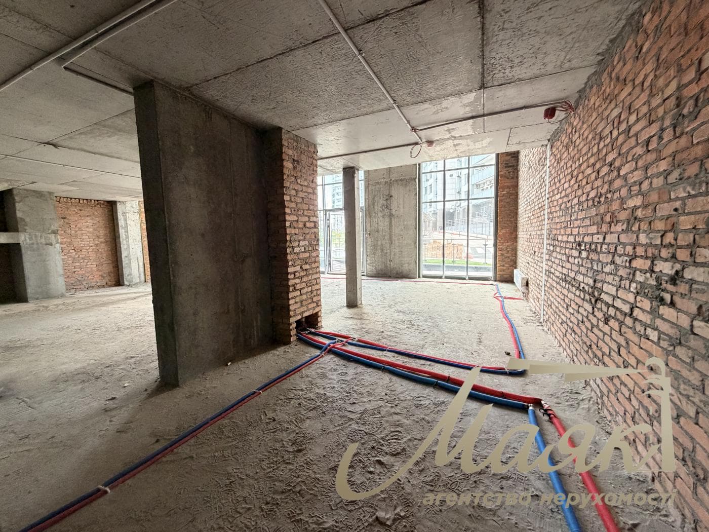 Commercial facade premises for rent in the residential complex "Novopecherskie Lipki"