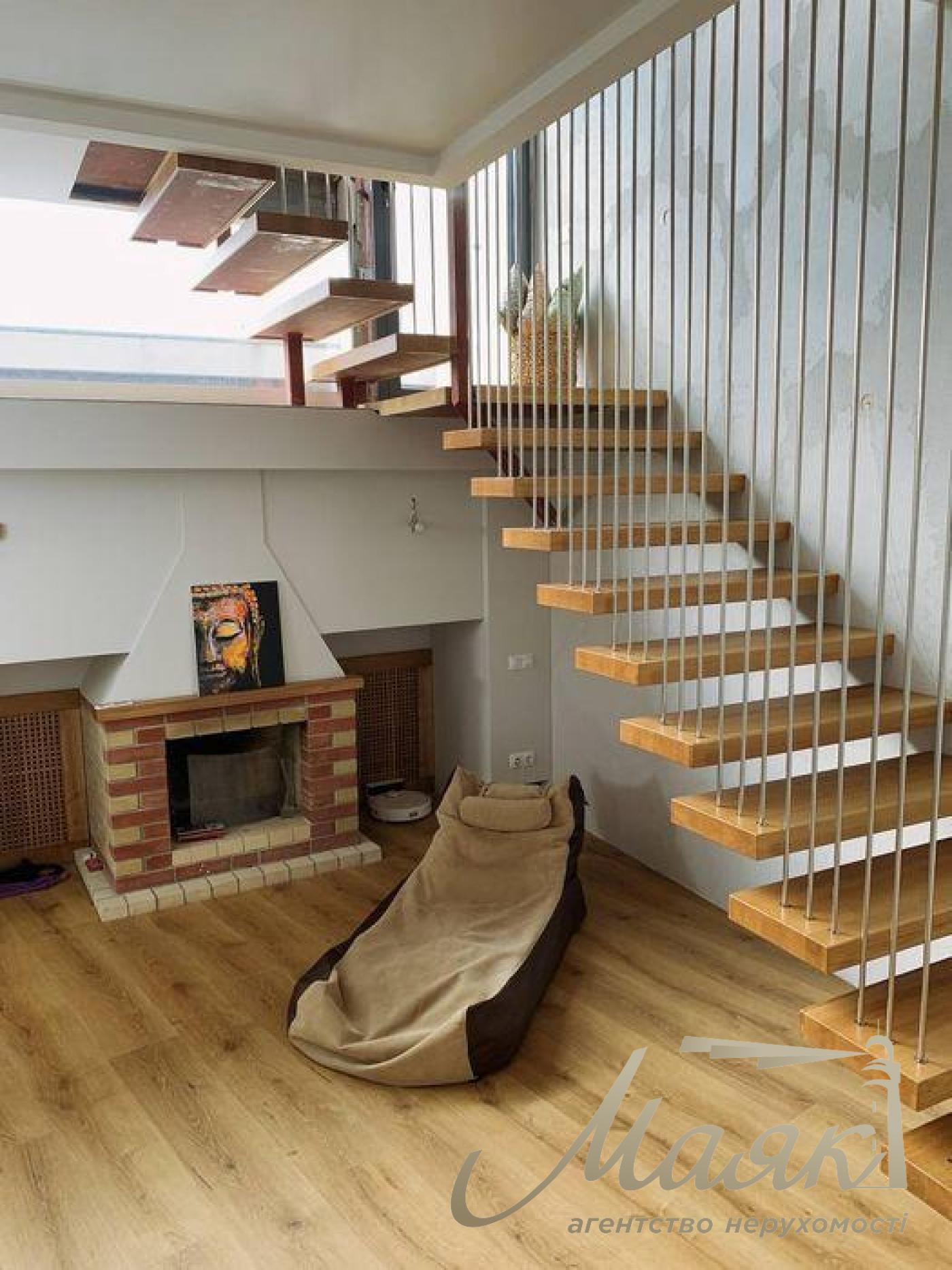 Продаж видової 2-х рівневої квартири з каміном, 115 м2 у Дніпровська набережна