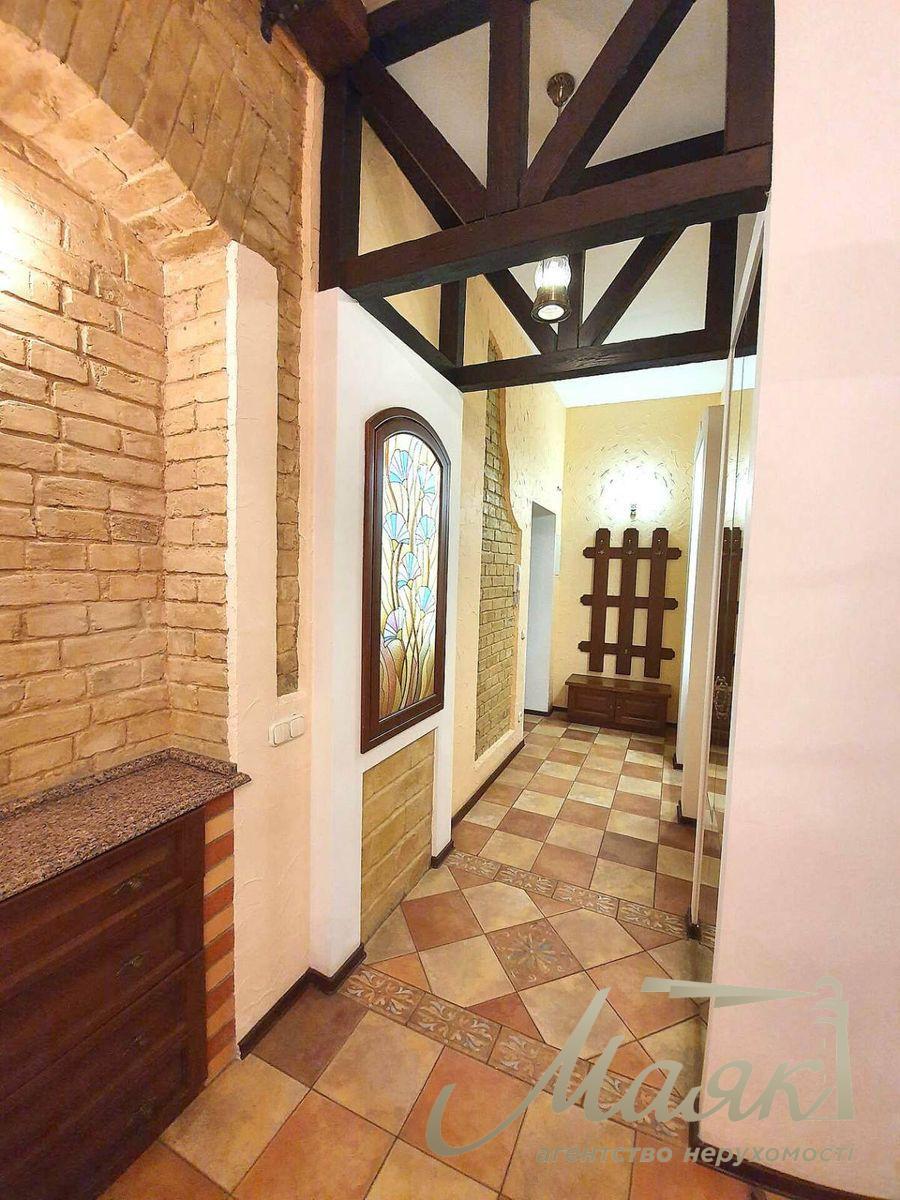 Аренда 2-х комнатной квартиры по ул.Малая Житомирская 16\3, Центр