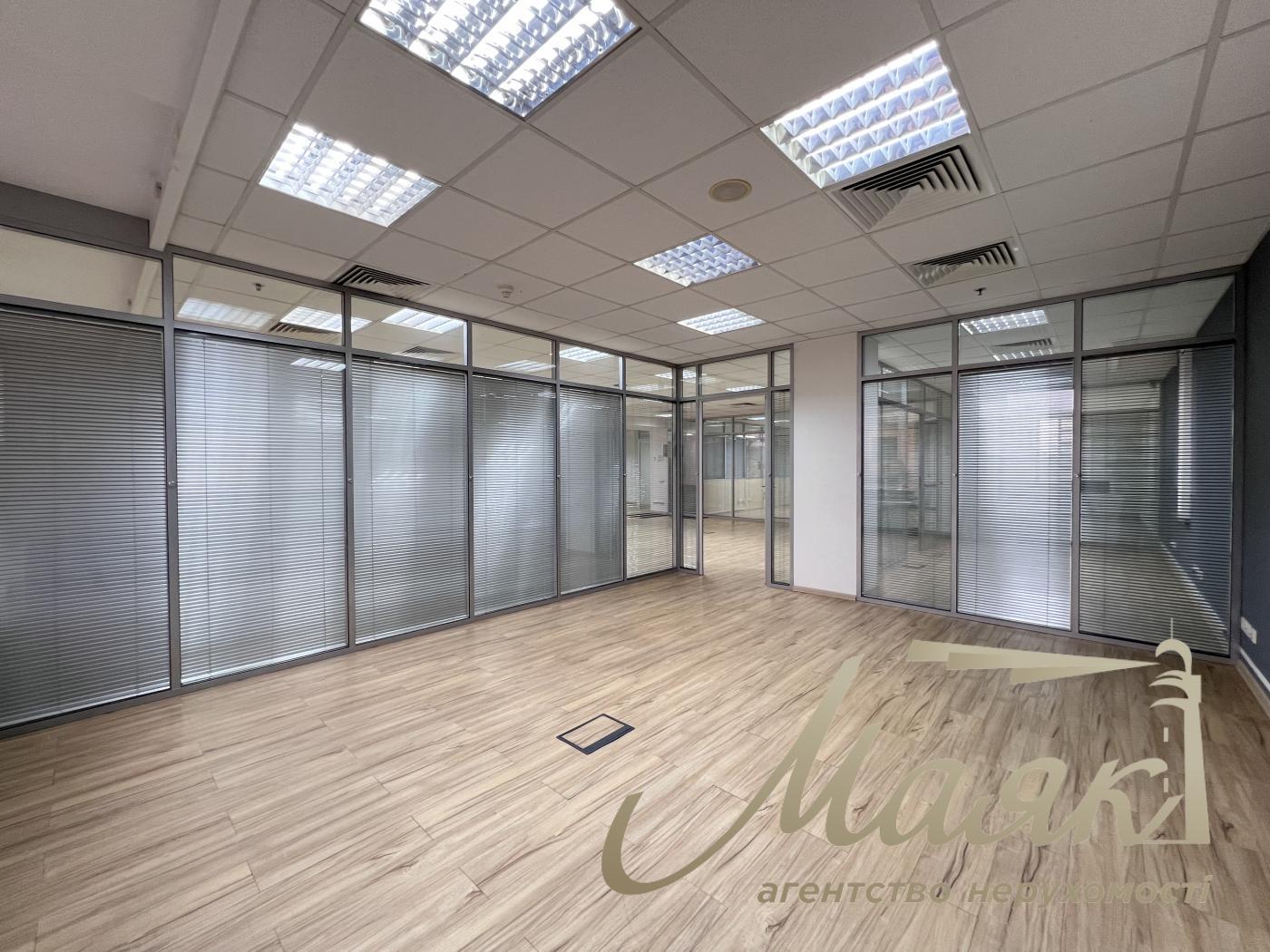 Оренда офісу 285 кв.м. в БЦ Леонардо вул.Богдана Хмельницького 52/17