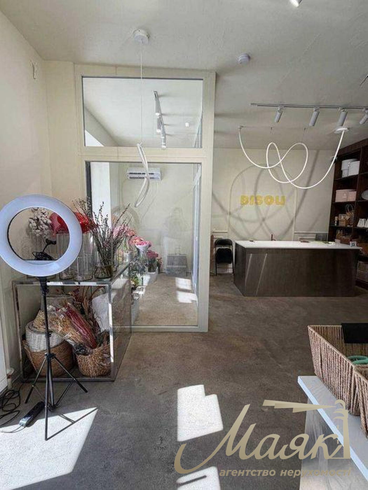 Rent a facade room 40 sq.m.sq. Mechnikova str., Pechersk