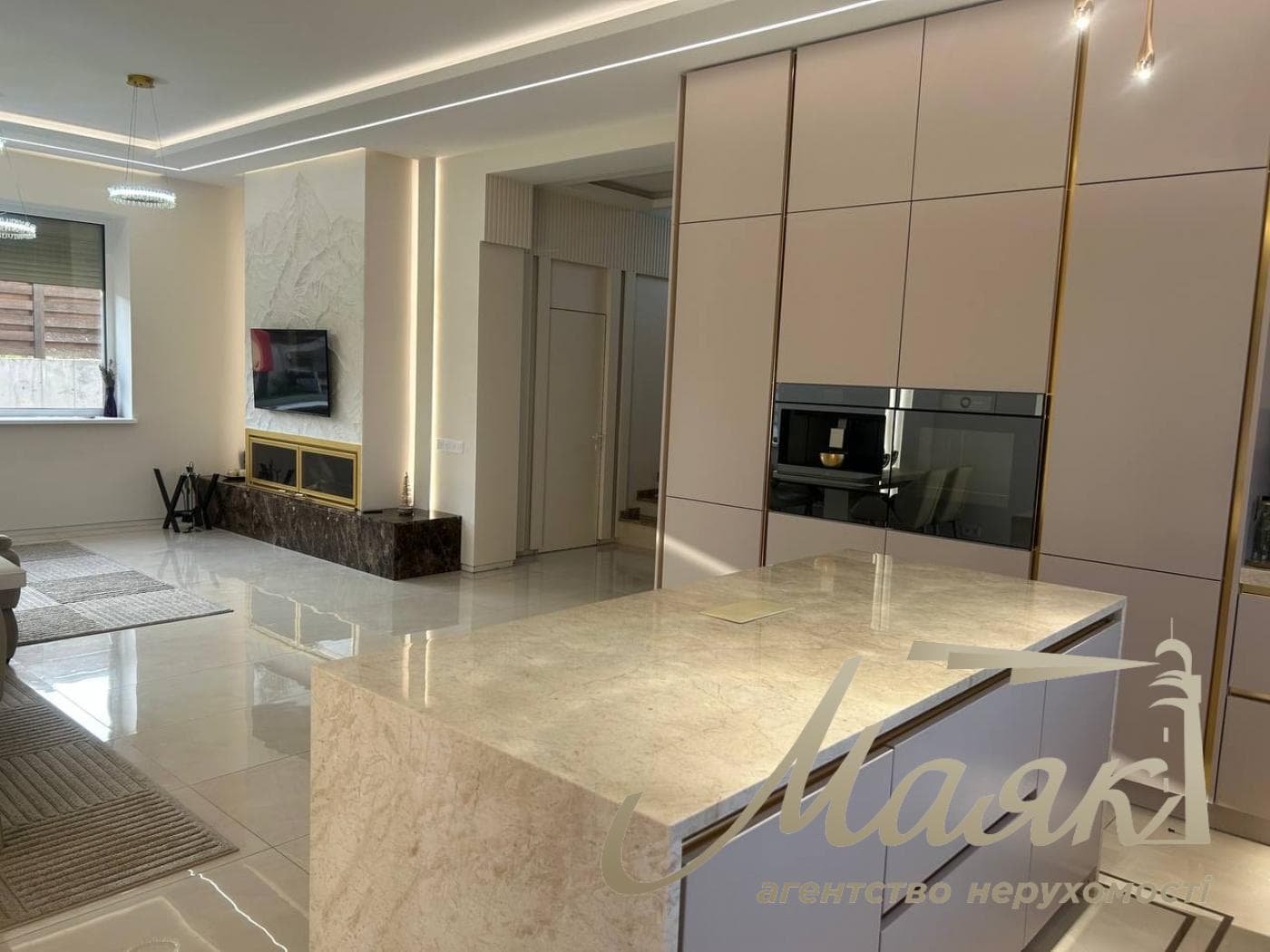 Продаж двоповерхового будинку 274м2 у Лісниках поруч з Equides Club
