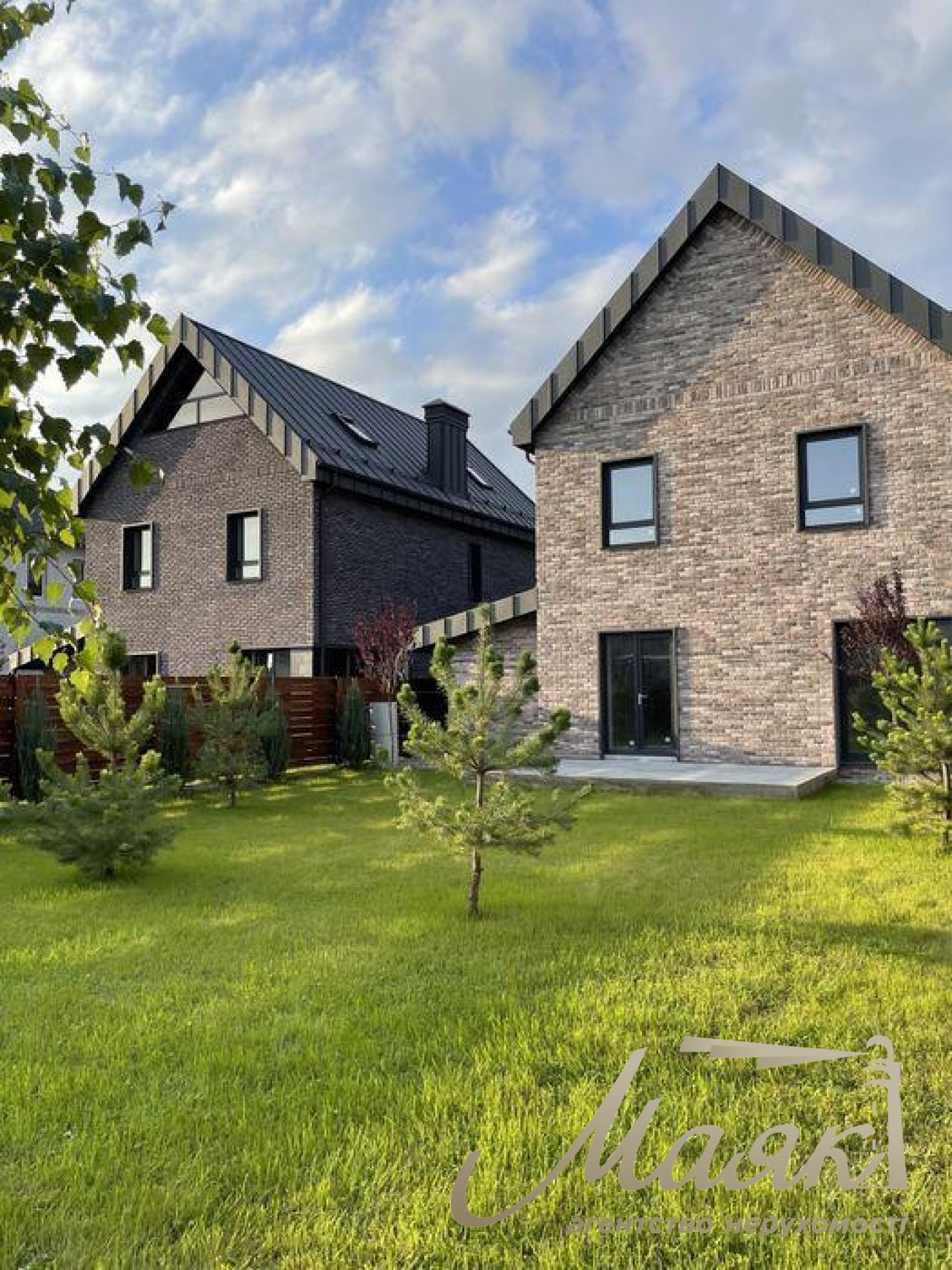 Sale of a modern house 246 sq.m. Plot 6 acres. Center. Zhulyany.