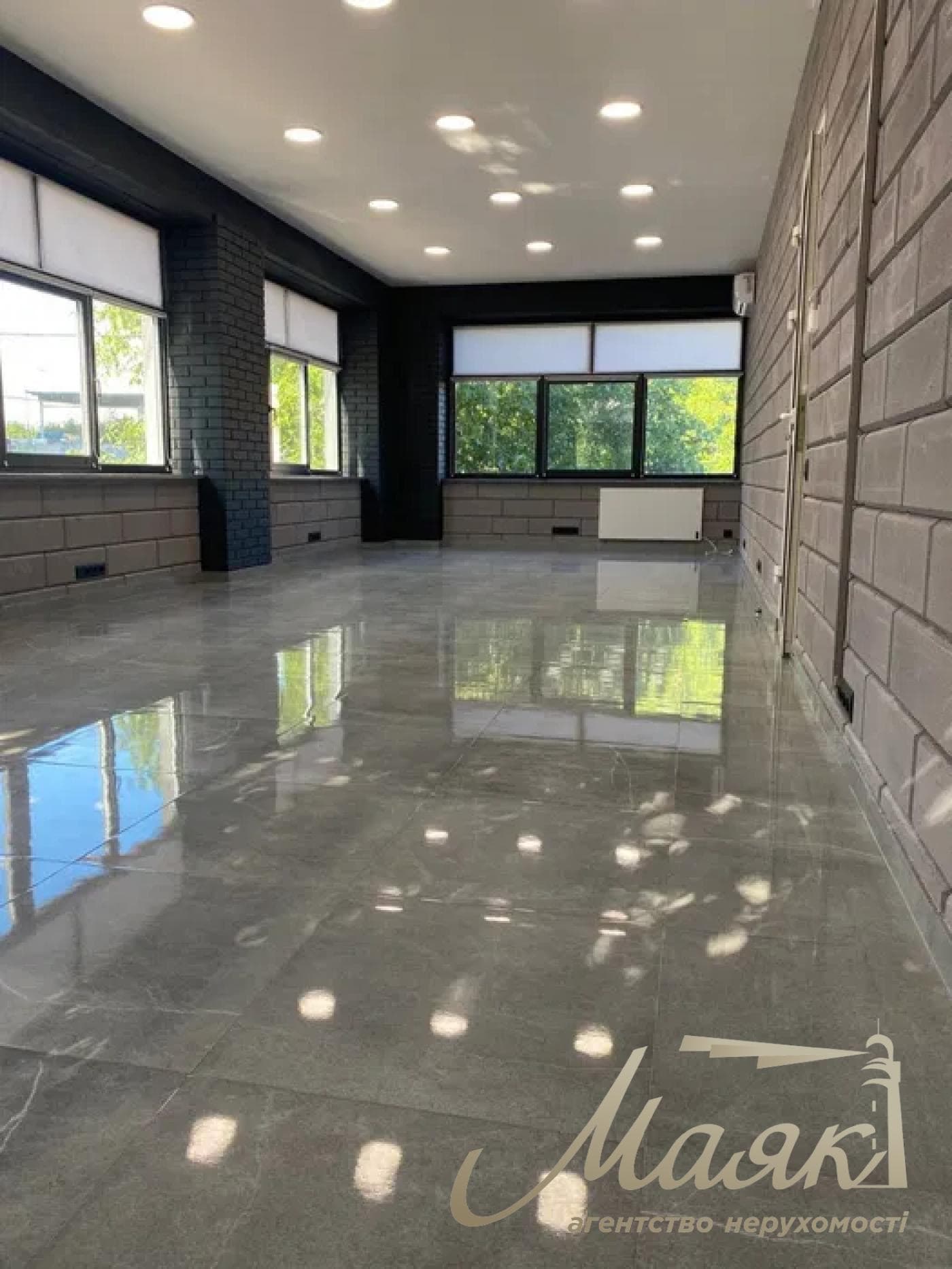 Оренда окремої будівлі площею 750 м² під офіс поруч із станцією метро «Осокорки», Дарницький район