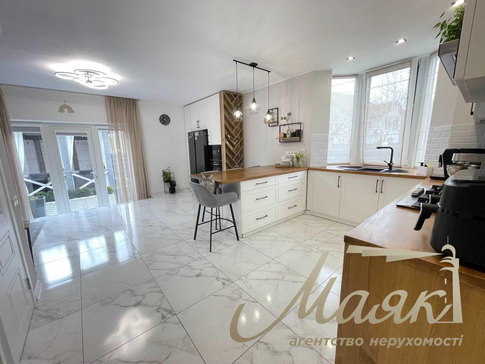 Продаж дуплексу з ремонтом 163 кв.м. село Гатне, Київська обл.