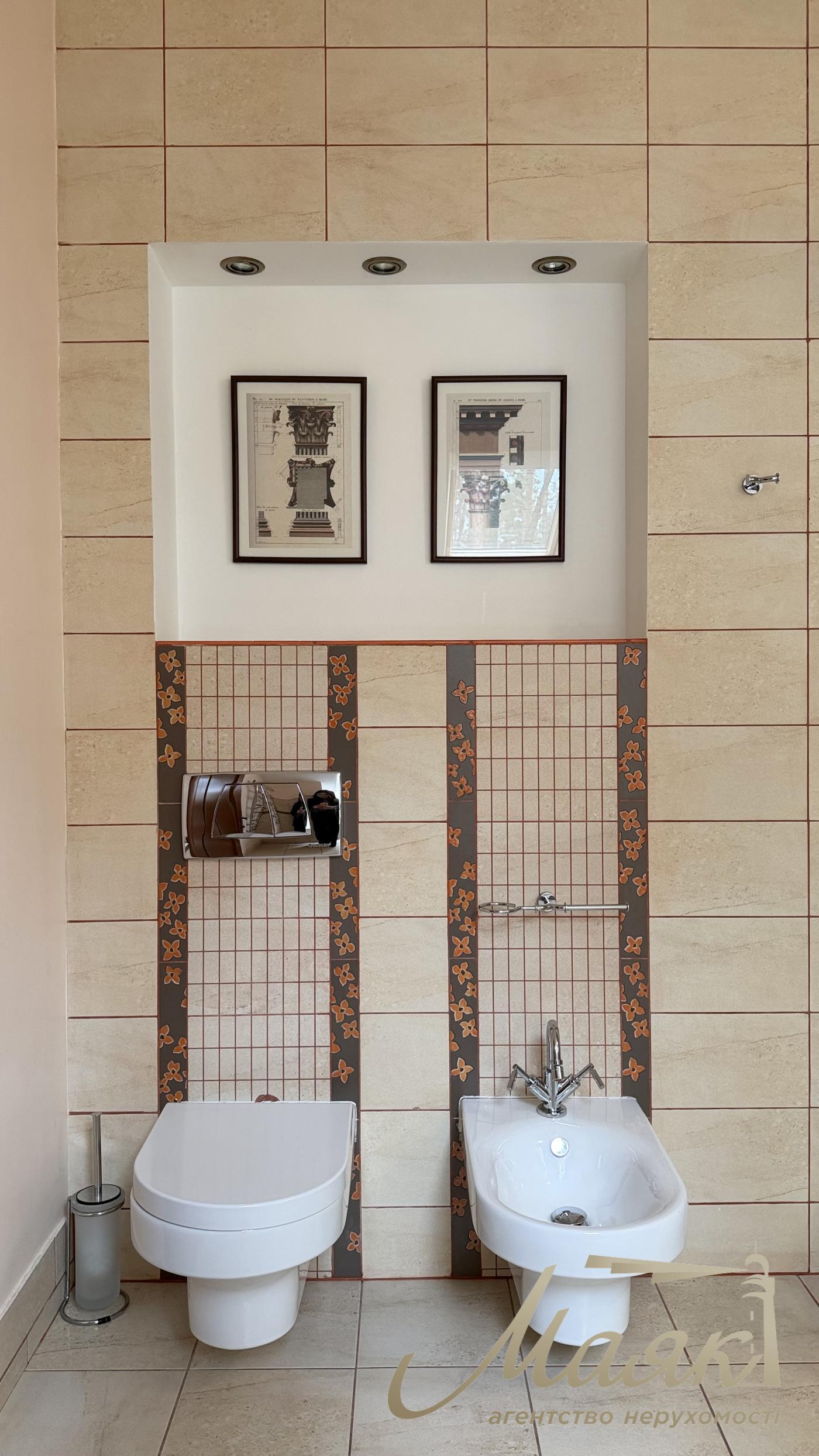 Оренда будинку К.Заспа, Козин, Плюти, оренда будинку в містечку, басейн, ліс, охорона