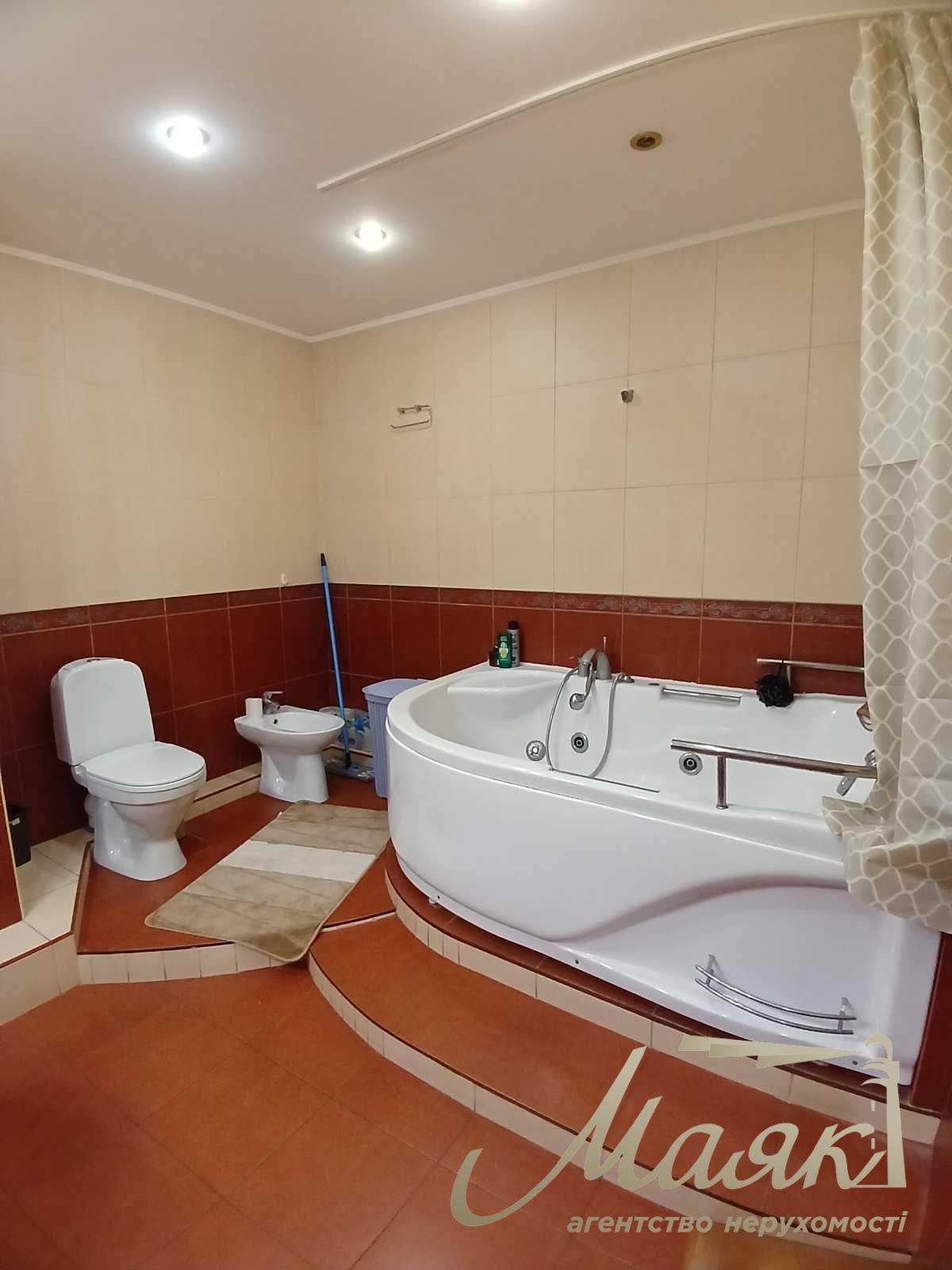For sale 3k apartment, 110m2, vul.Akhmatovaї, 43