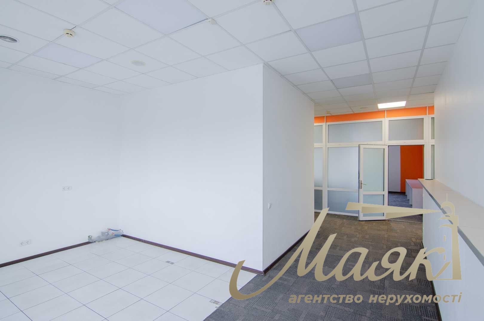 Office for rent 268 m2 in Business City business center