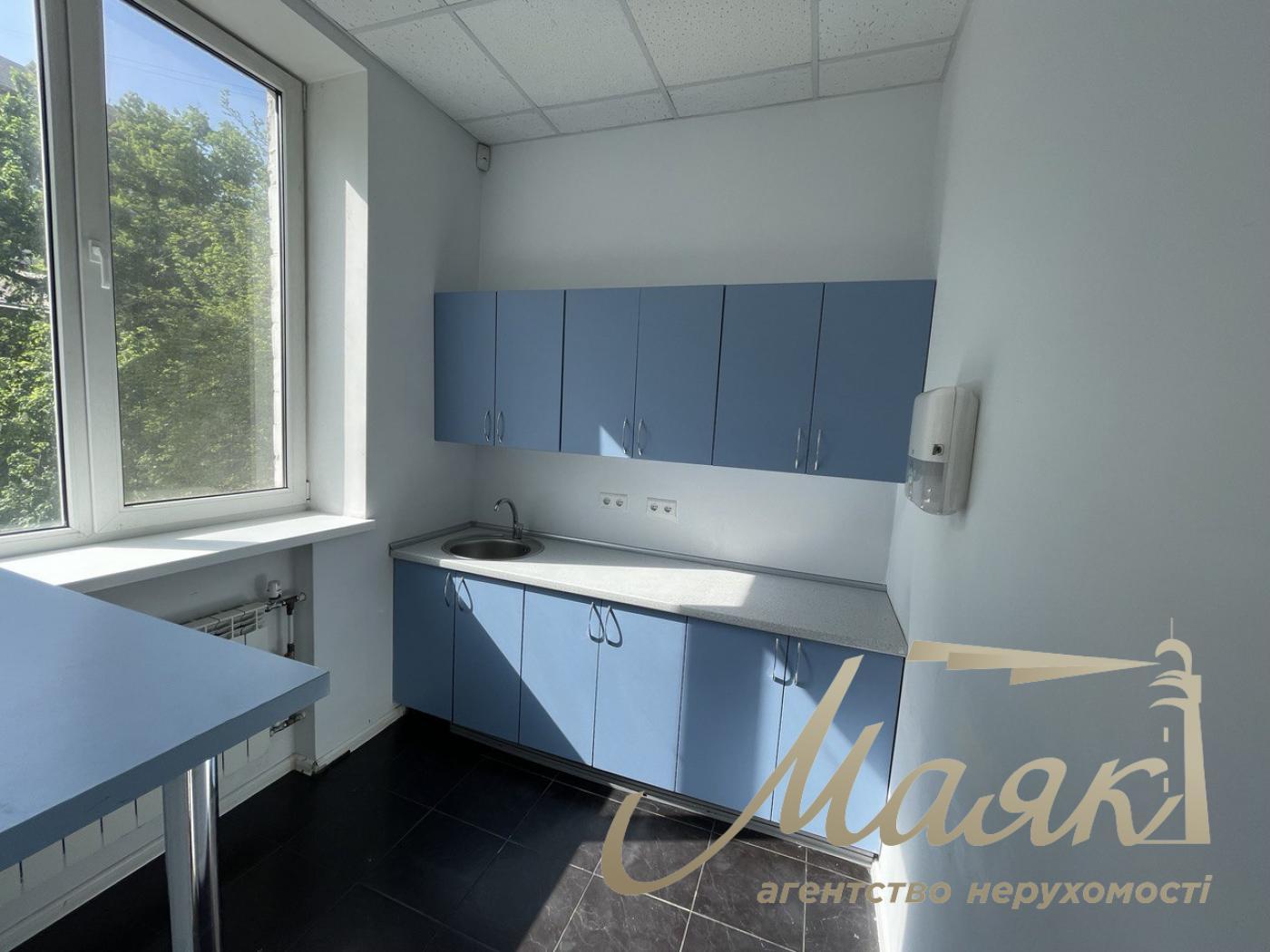Office space for rent 150m2 in the center, Lvivska square