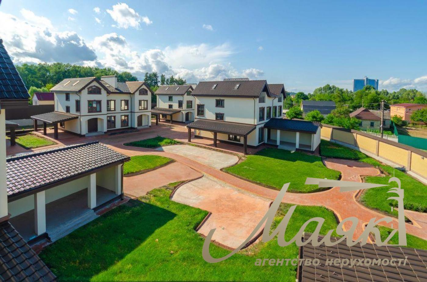 Продаж 3х-поверхового будинку вул. Бродівська, с. Чапаївка, Київ