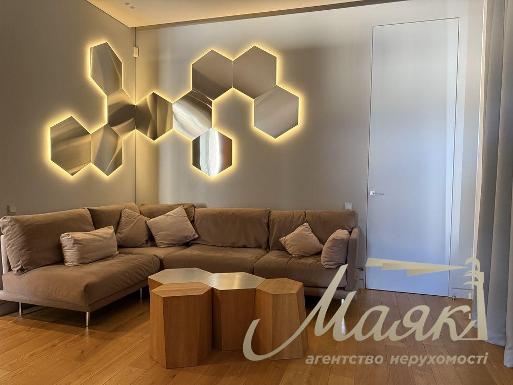 For sale premium apartment 75m2 in the very center of Kiev - Lutheranskaya Street, 7/10 (next to the Arch and Khreshchatyk).