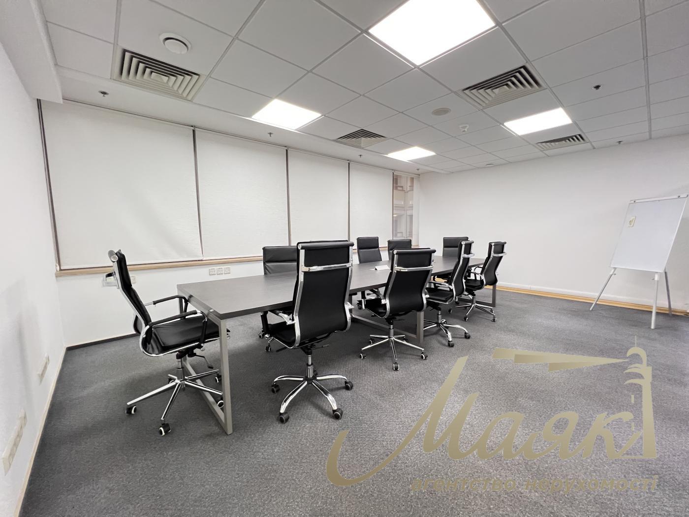 Оренда офісу 77 кв.м в БЦ Леонардо по вул. Богдана Хмельницького 52/17