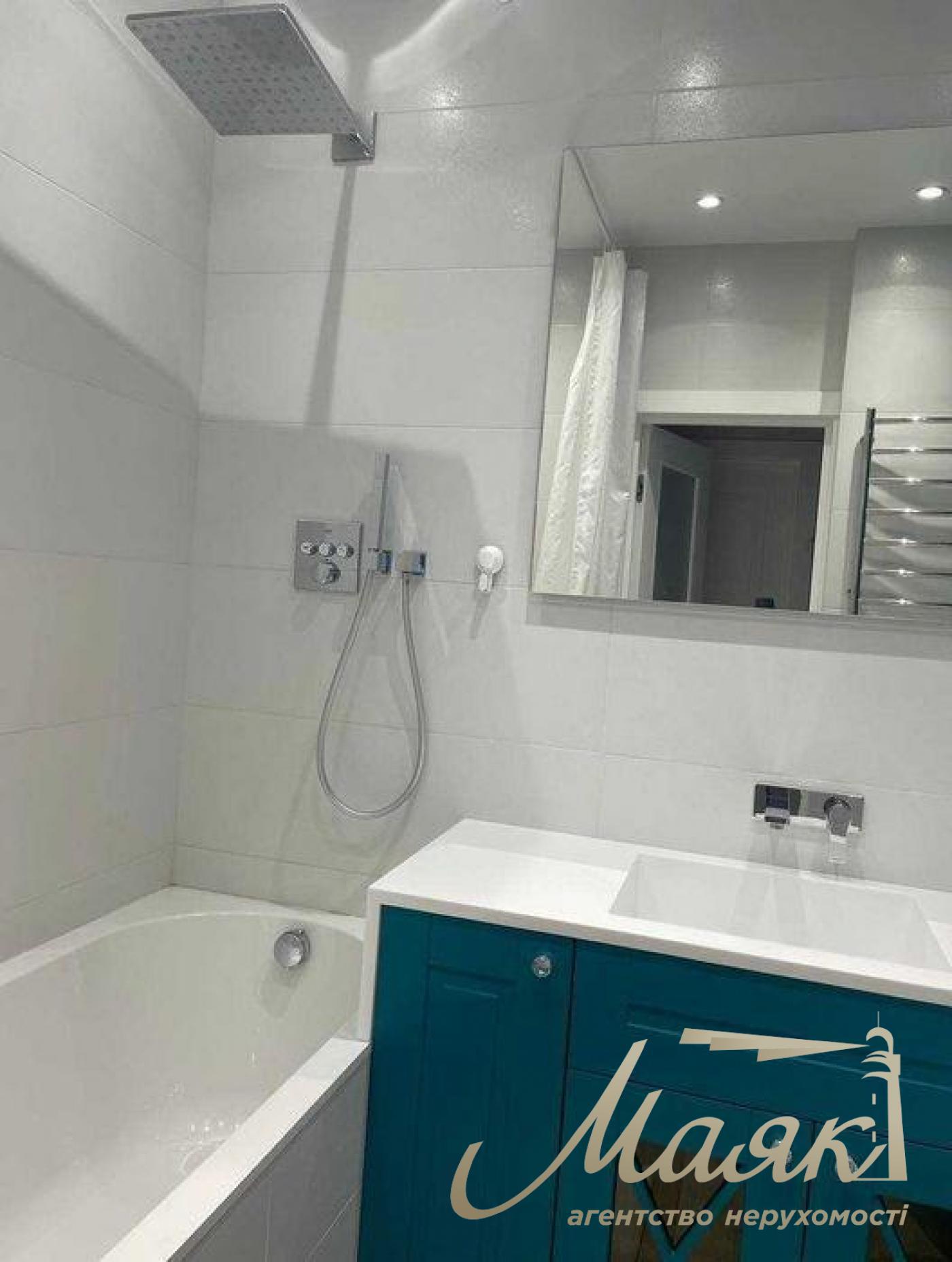 Продажа 3-комнатной квартиры ЖК Файна Таун, ул. Салютная