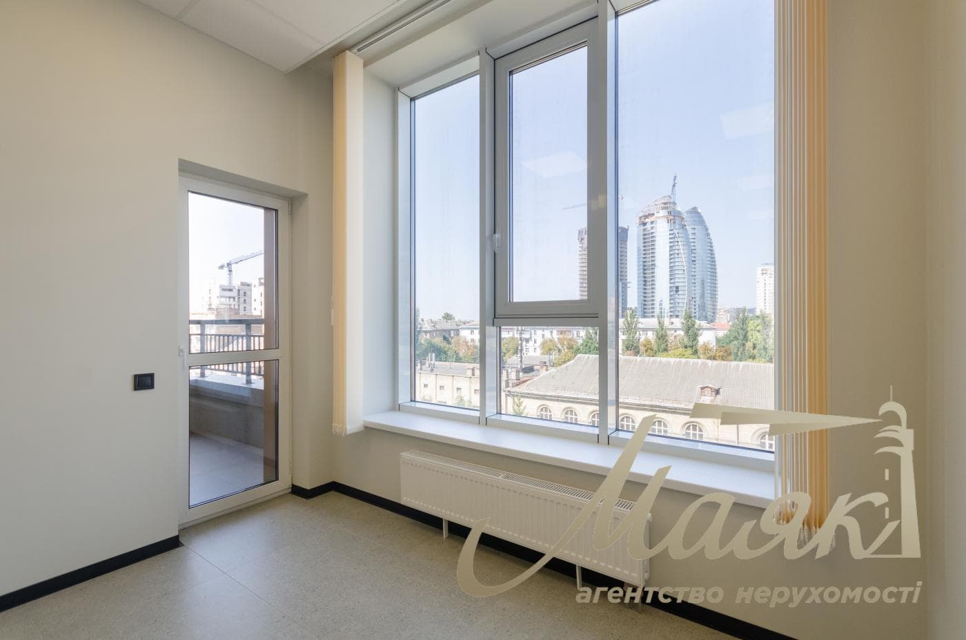 150 m² office space for rent in the Richmond residential complex, 26 McKenna Street; equipped with an inverter.
