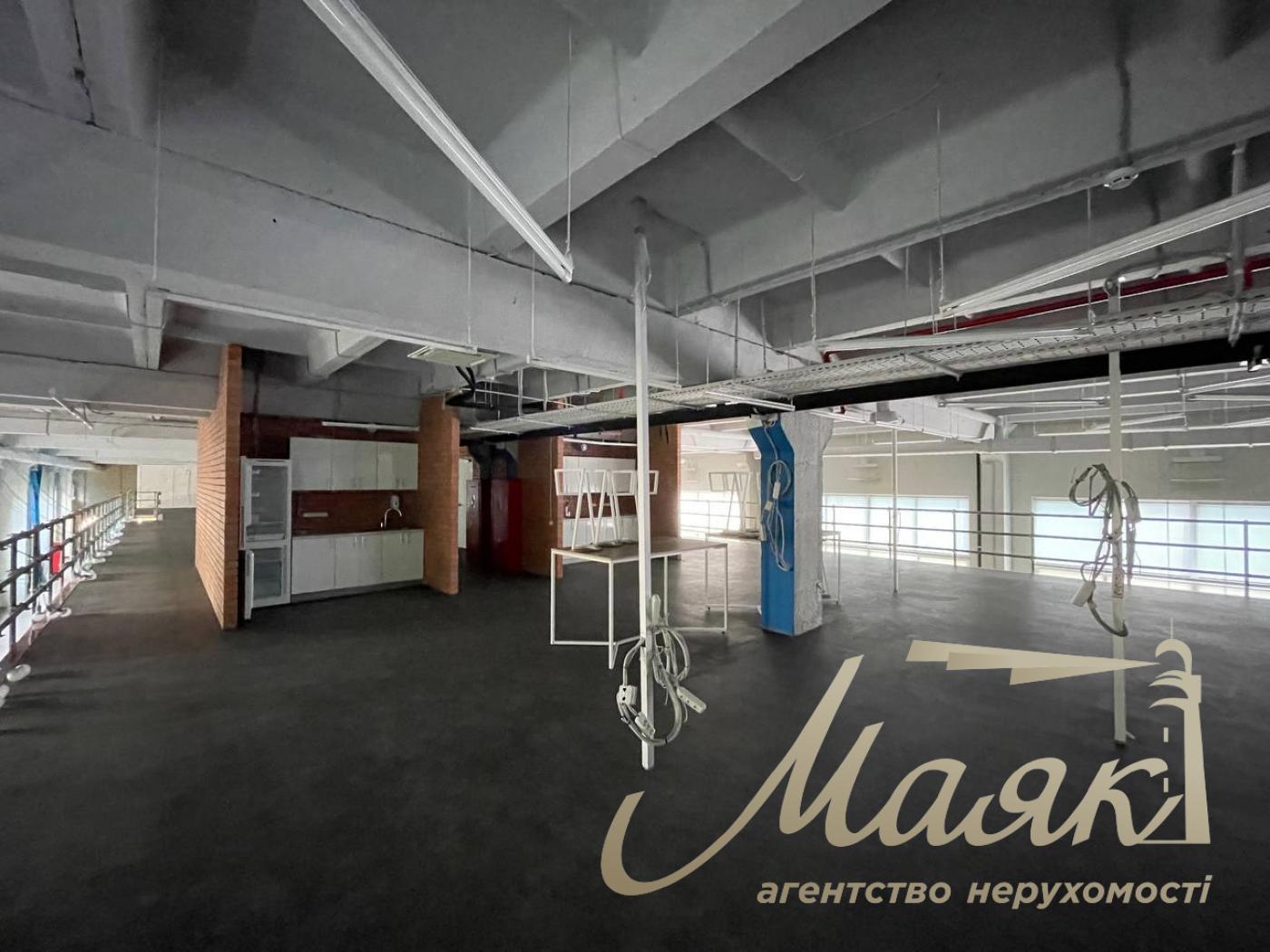 Аренда офисного помещения 1712м2 возле м. Политехнический институт