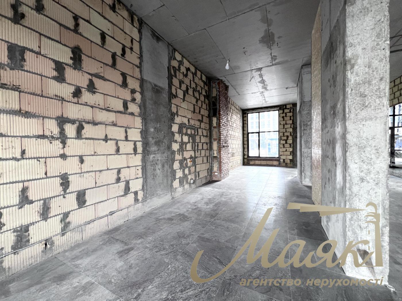 Rent a facade premises of 125 sq.m. on Narodnoe Opolchenie Street in Sky Avenue Residential Complex