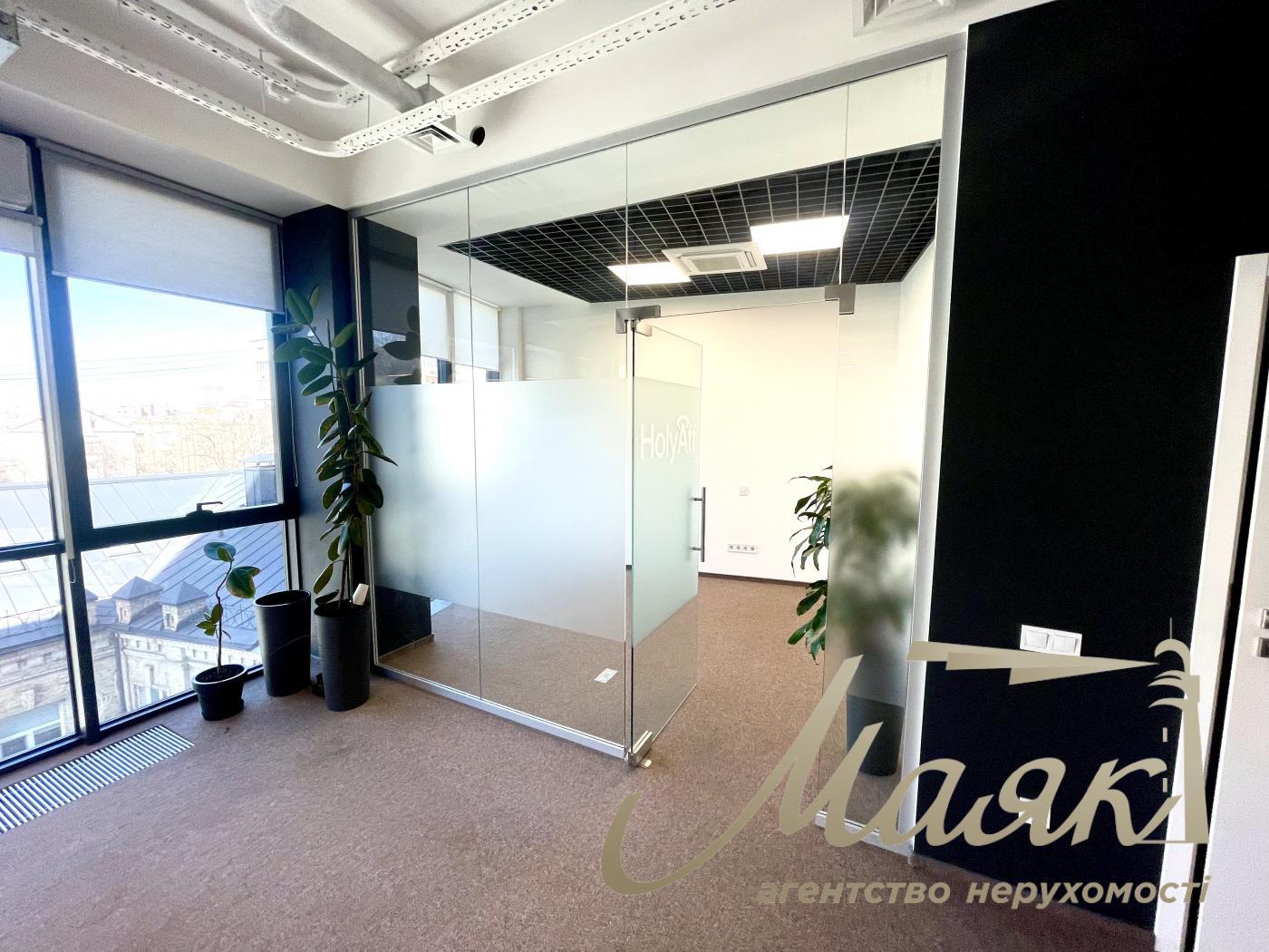 Office for rent 680m2 Kirillovskaya str. Podol m. Kontraktova Ploshchad