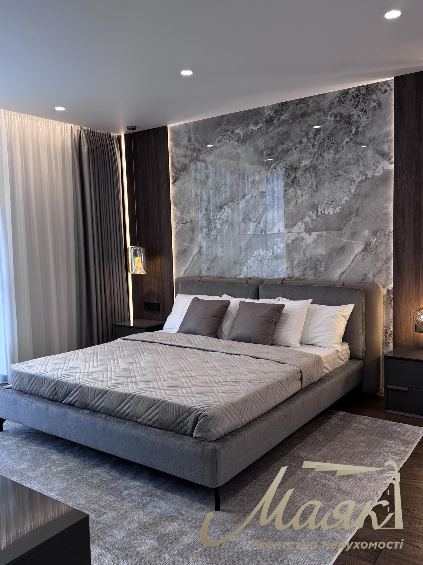 Продаж квартири 120m2 в ЖК Французький квартал 2, вул. Джона Маккейна 3а, Центр, Київ