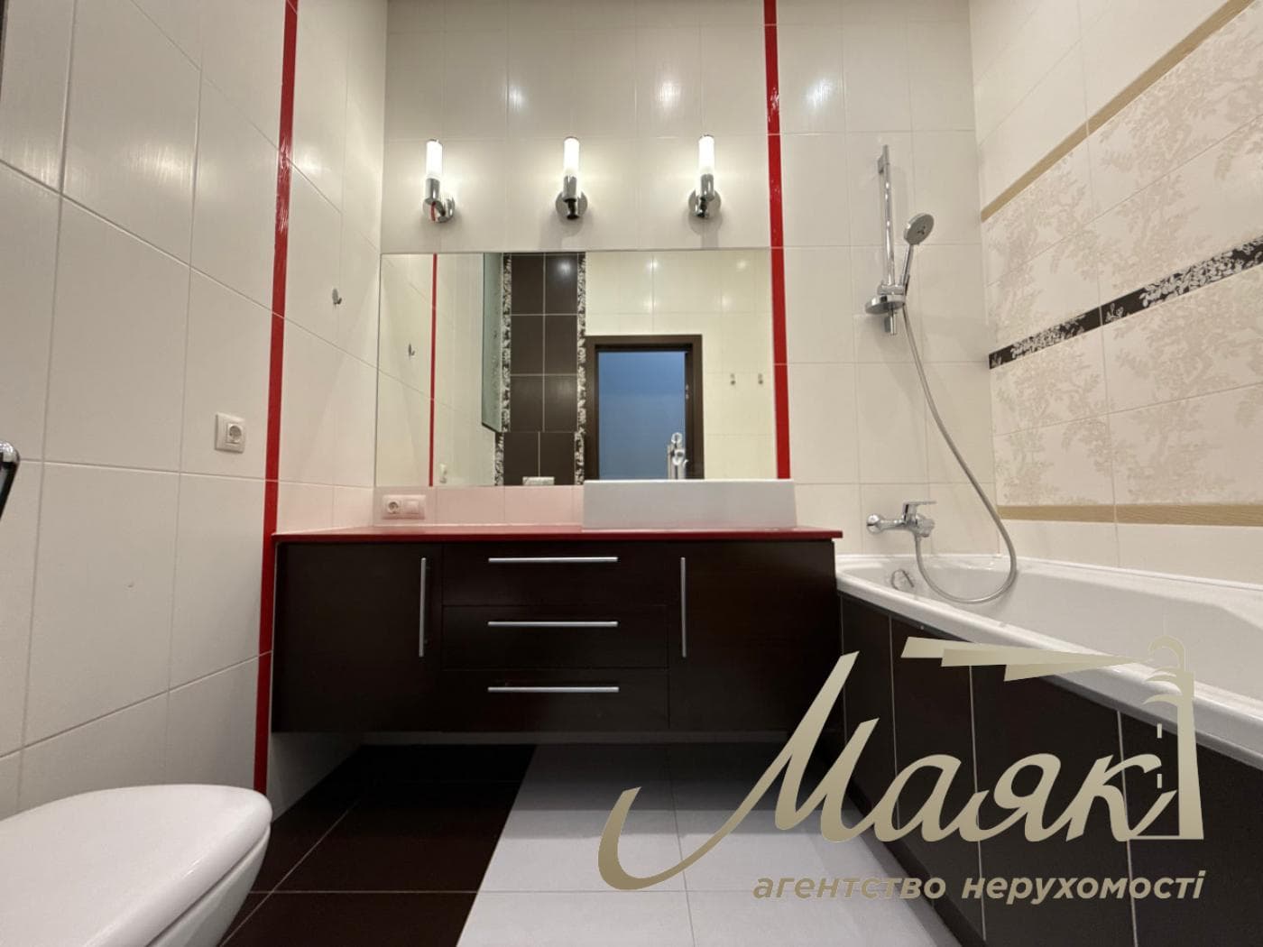 4-room apartment for rent in Pechersk, Novopecherskie Lipki residential complex, 9 Dragomirova St.