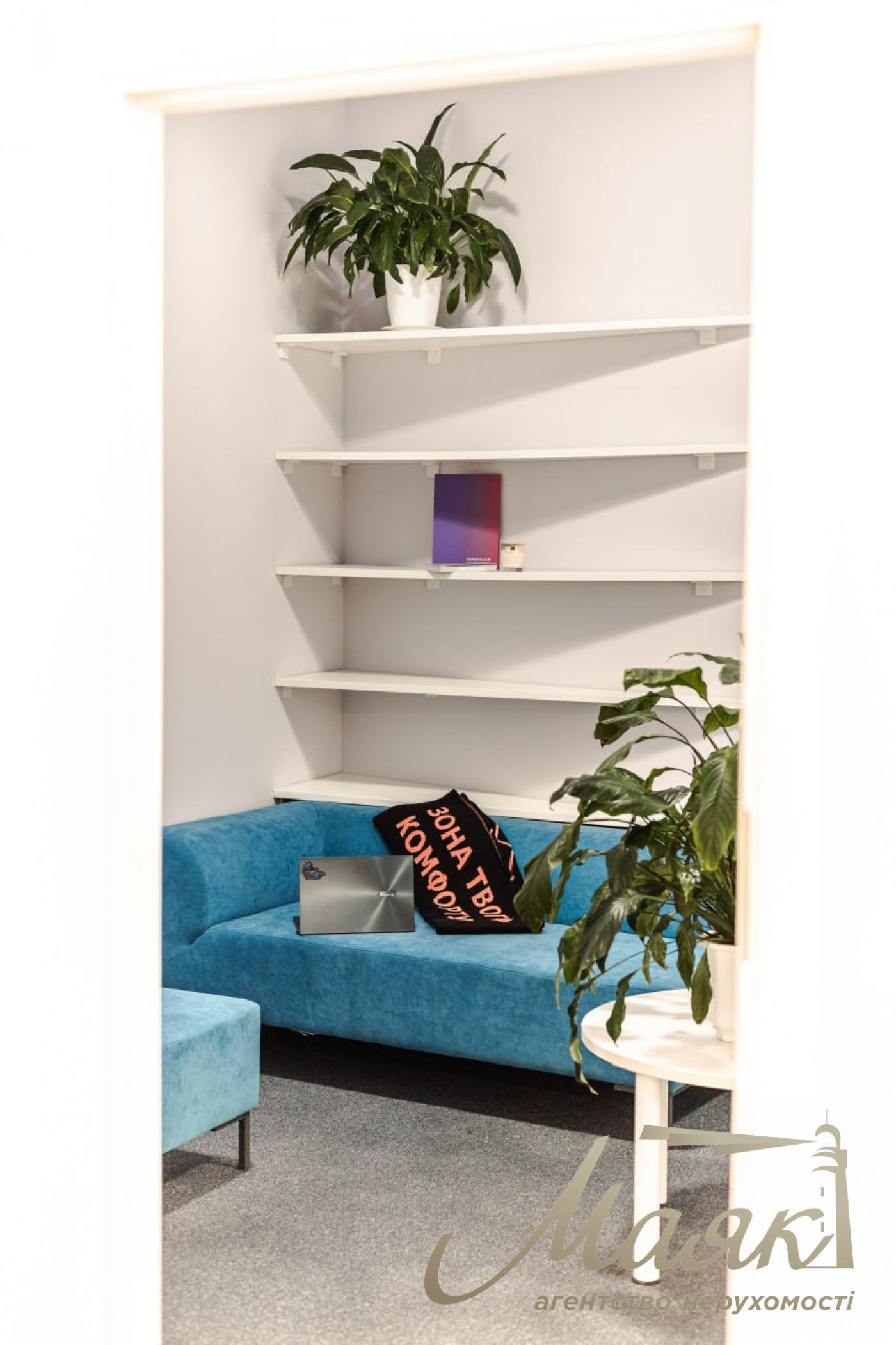 Оренда офісу 555 м2 у БЦ з ремонтом, меблями та терасою Олімпійська