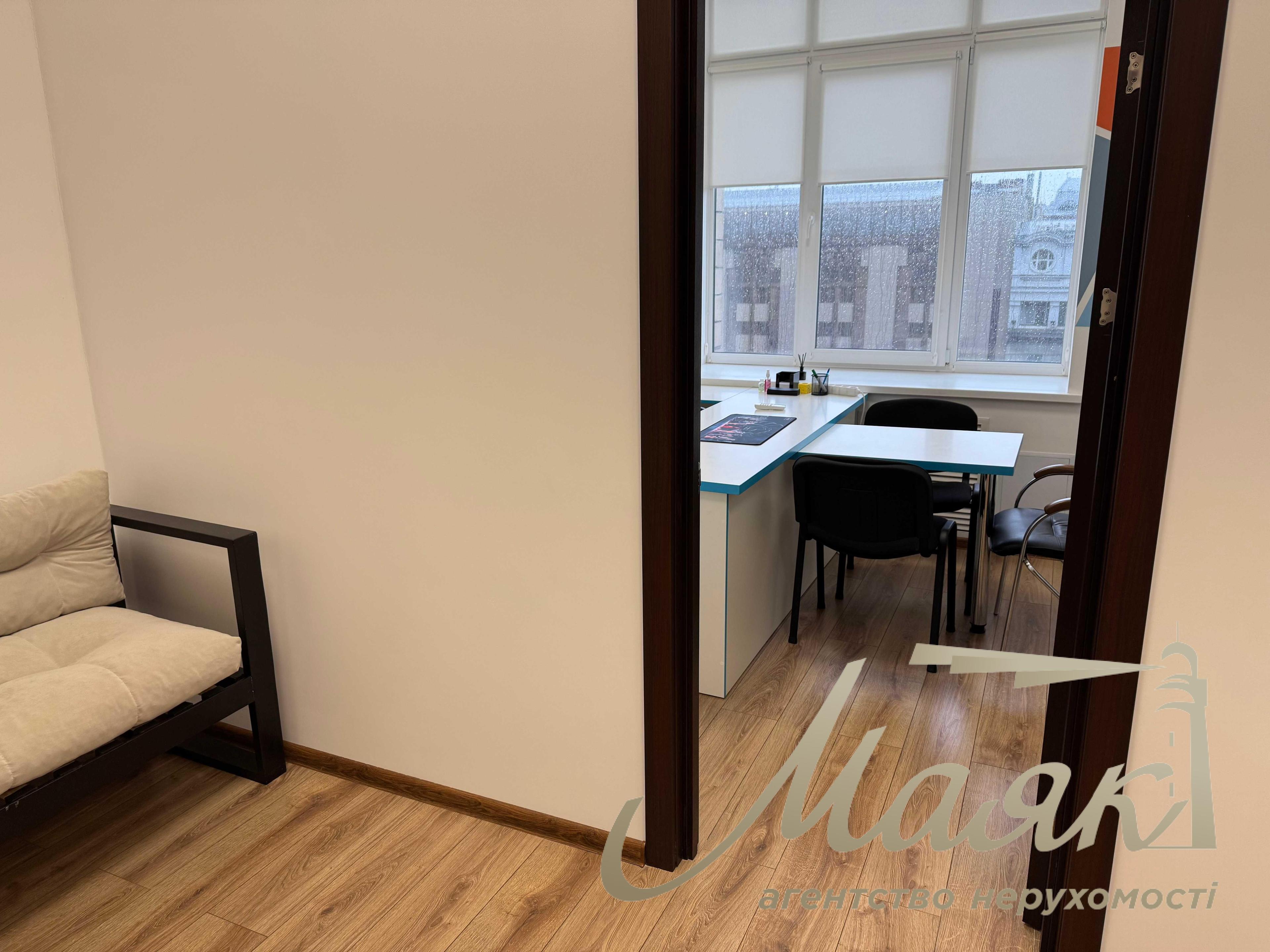 Rent office block 280 sq.m (6 offices) on Khreshchatyk street, 7/11 (near the metro station Maidan Nezalezhnosti), Center.