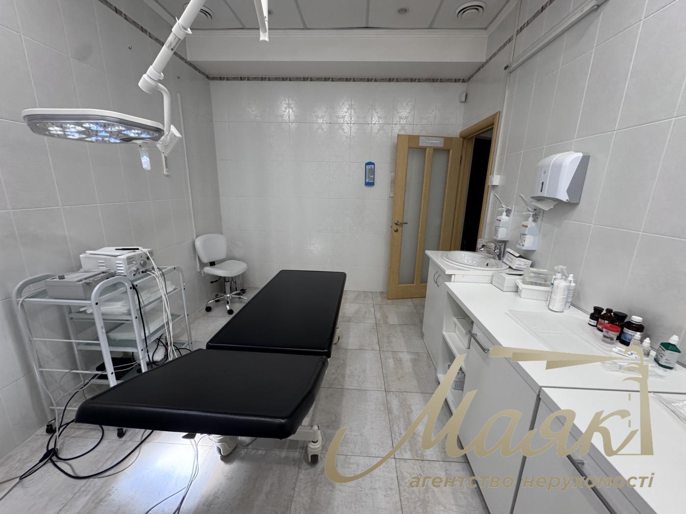 Sale of facade premises on the streets Dneprovskaya embankment, Osokorki, Poznyaki.