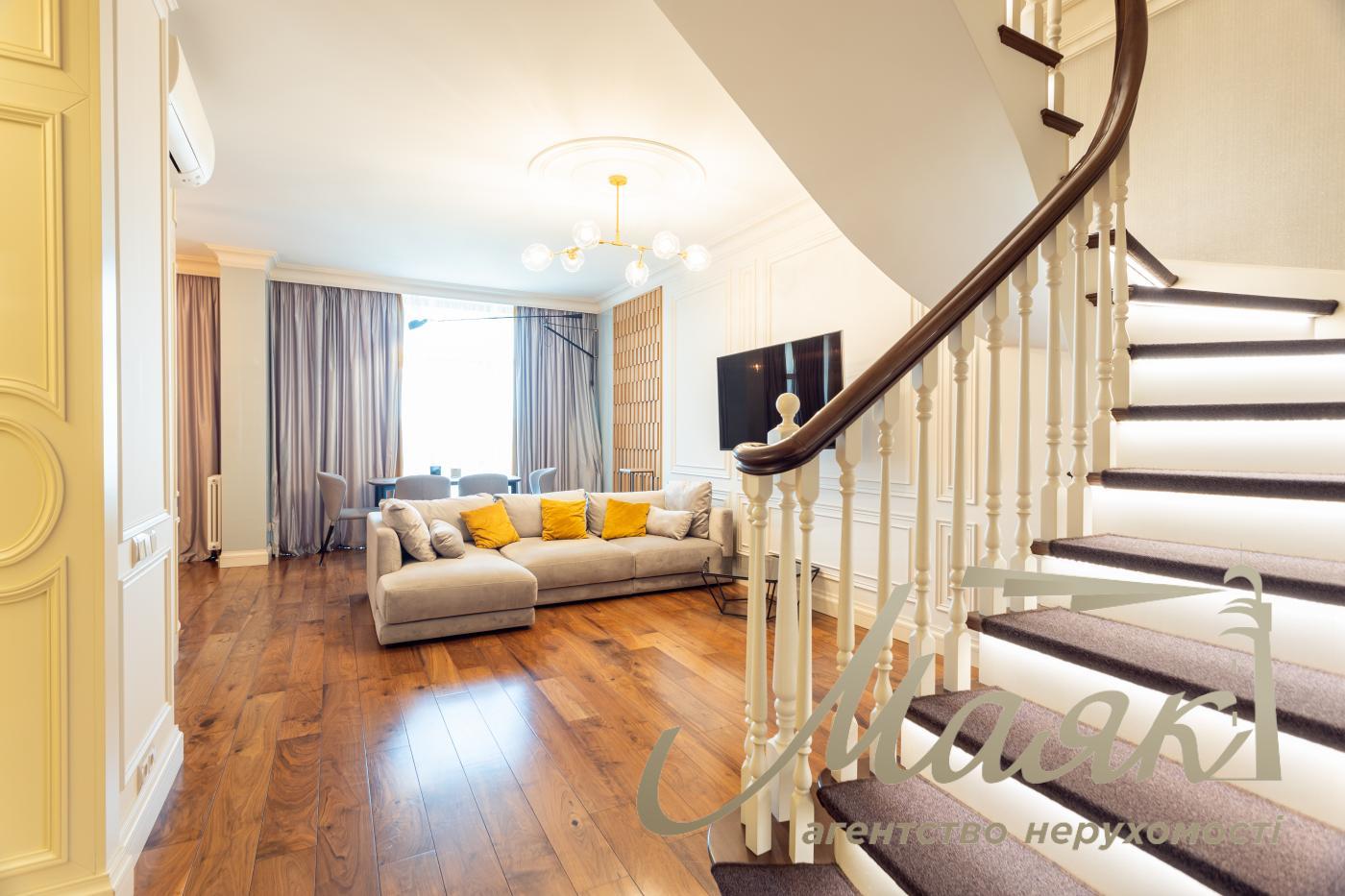 Sale 4k apartment with parking place in LCD Zverinetskyi, Pechersk, Kiev