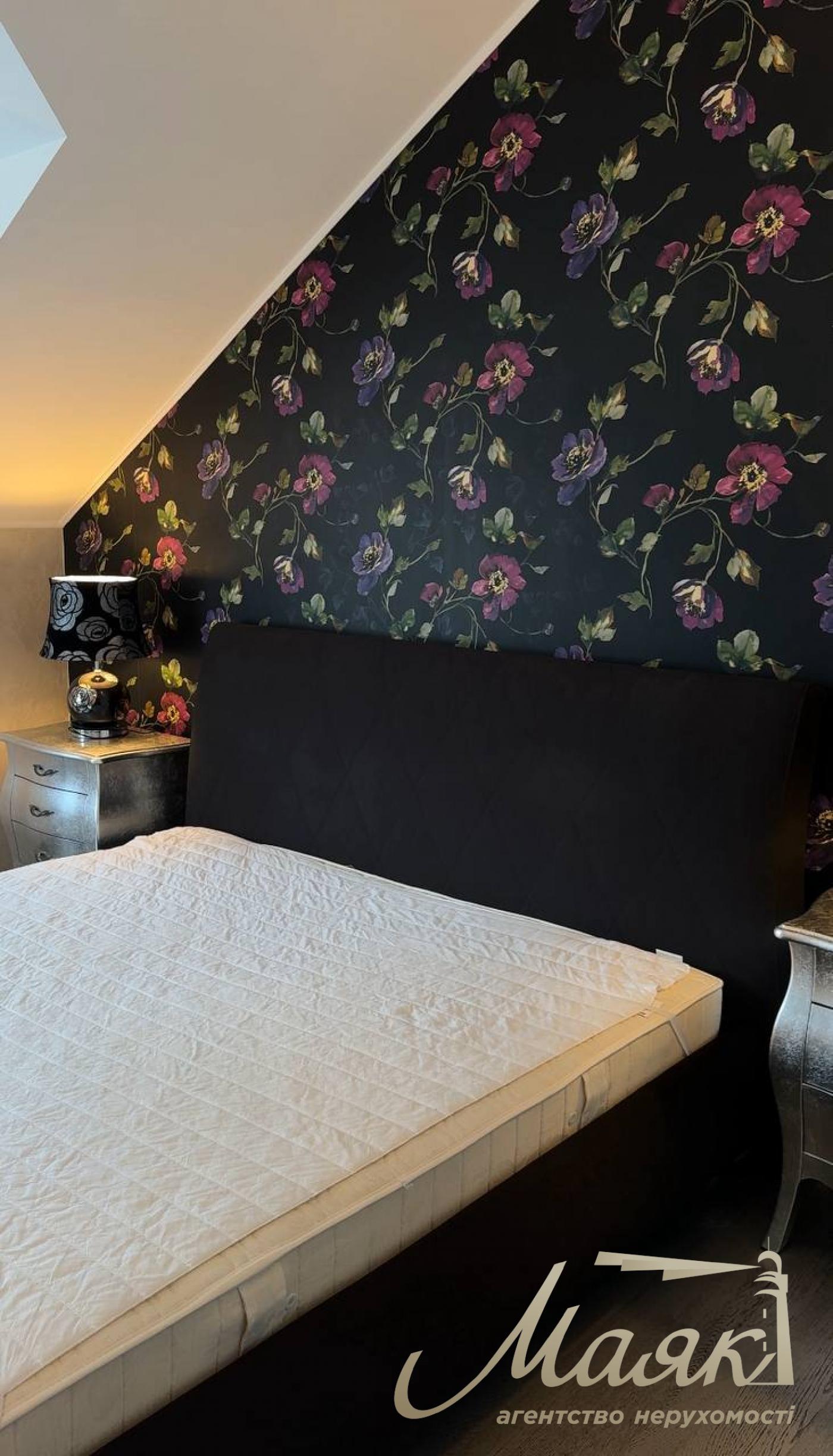 Оренда будинку 650м2 на 60 сотках землі на Хуторі Мриги, Голосіївський район.