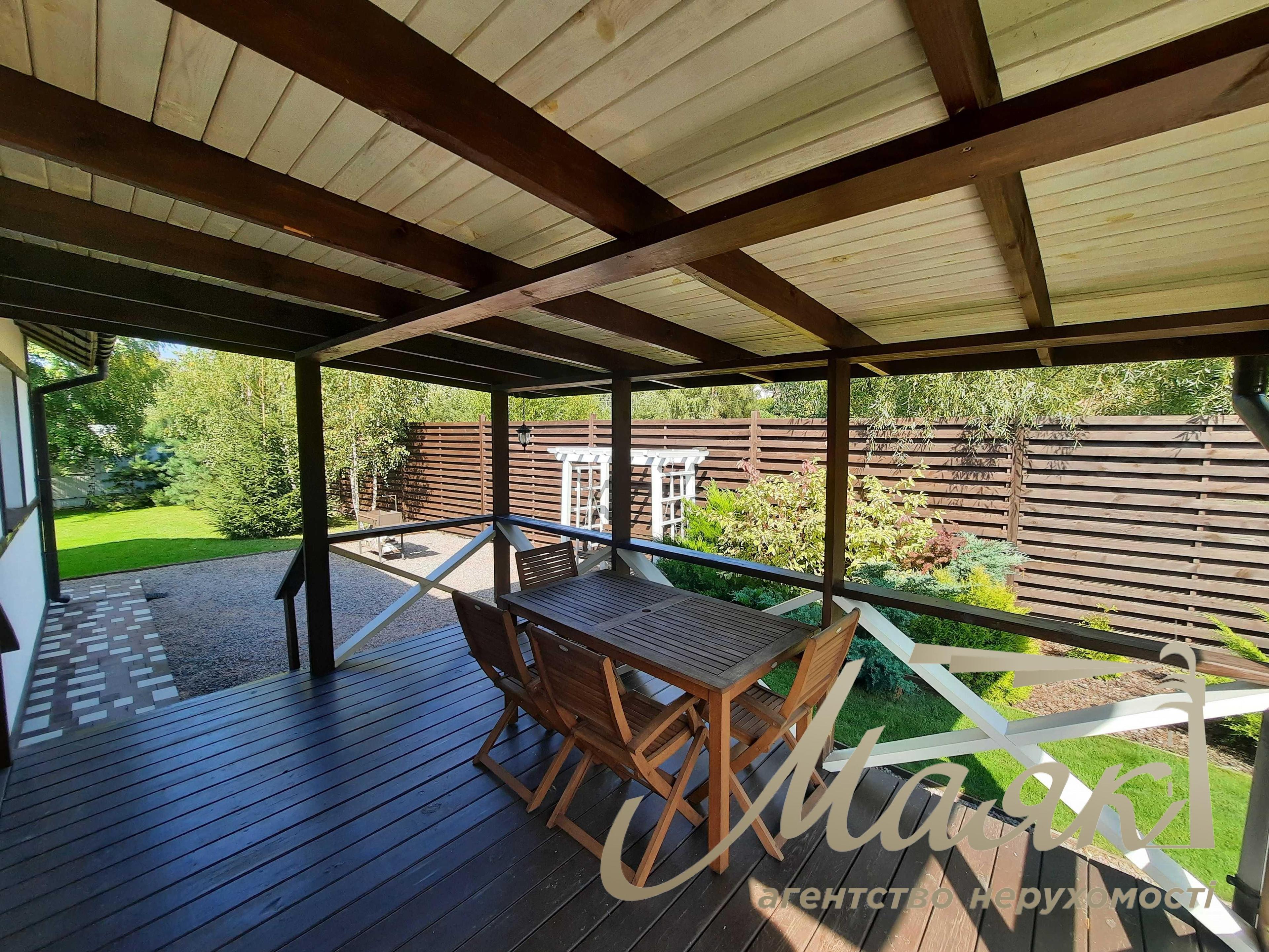 Продаж будинку з ремонтом 147м2 у Лісниках, біля озера.