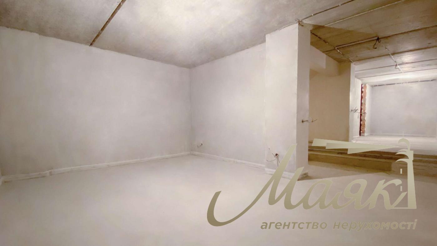 Продажа дома 250м2 с жилым подвалом в Соломенском районе ул. Березова