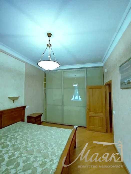 Продаж 2-комнатной квартиры 65.2м2 ул. Банковая, 1, рядом с Администрацией Президента