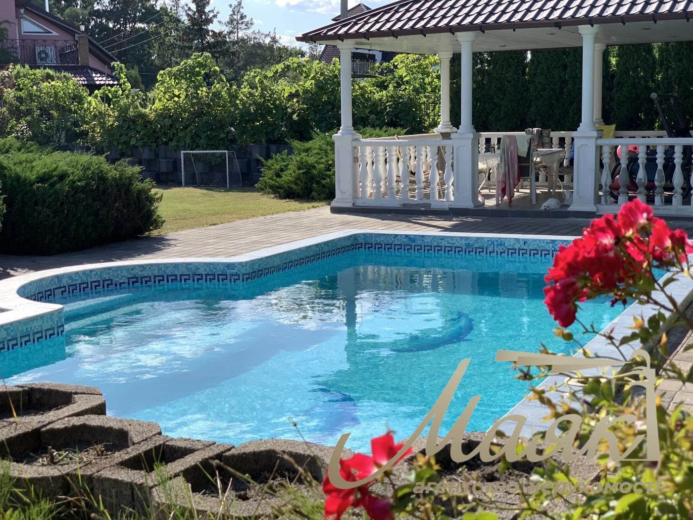 Rent 3-storey house 492,7m2, Lesniki