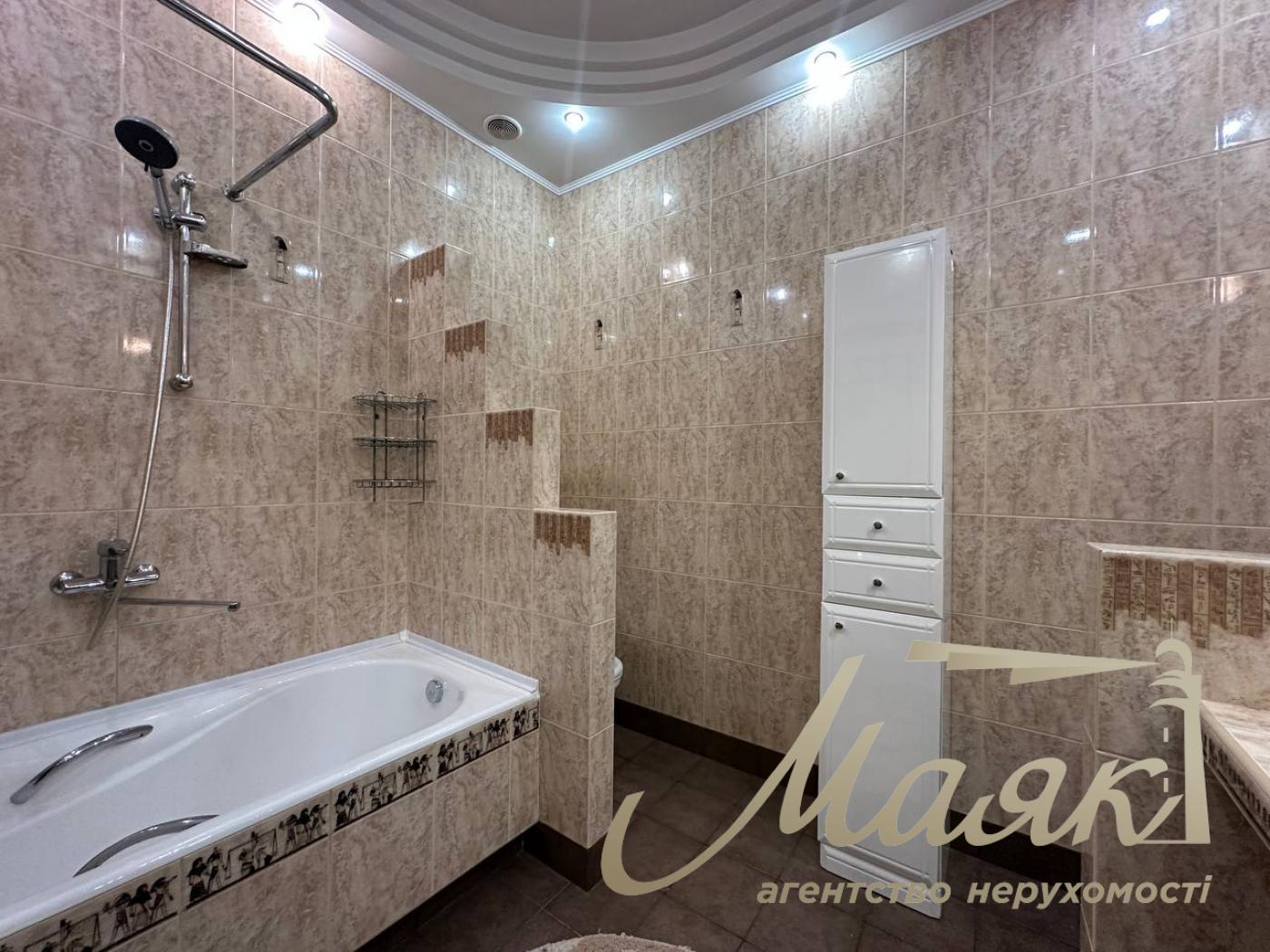 Оренда дворівневої квартири по вул.Верхогляда/Драгомирова 4, Печерський район.