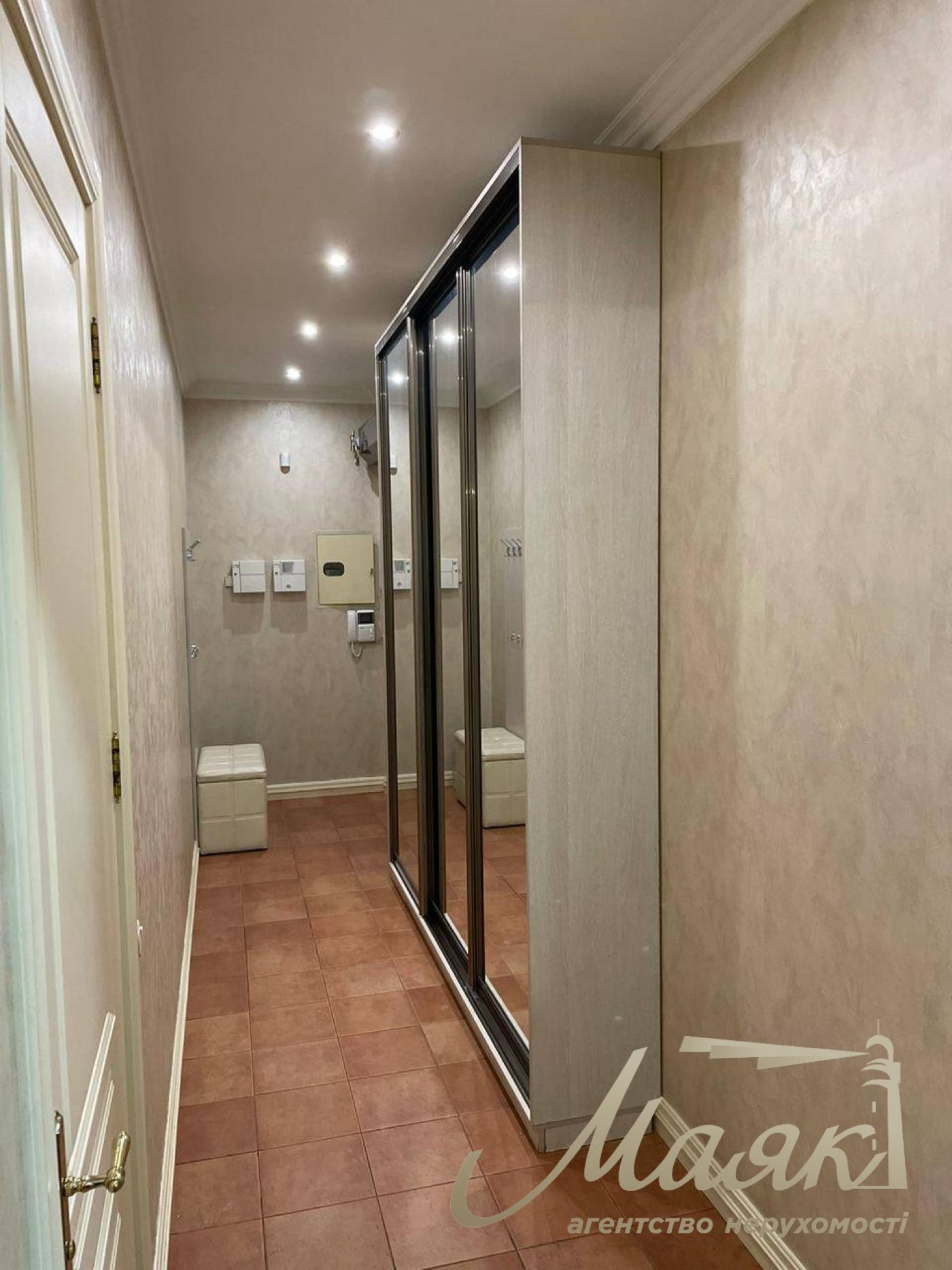 Rent 3-room apartment st. Saksaganskogo 63, Center