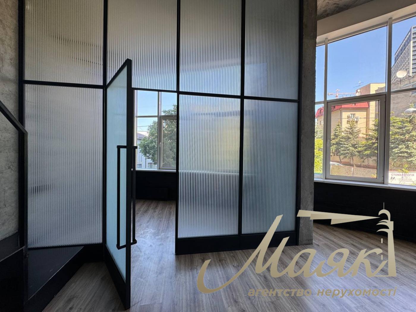 Sale of commercial premises 160 m2 in residential complex Prestige Hall, Tyutyunnika 37/1, Center