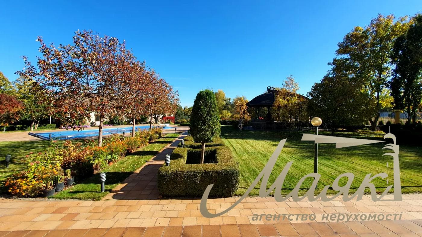 Selling a house on the Dnieper 700m2 in s.Kozin, Dam 2 km with a swimming pool in Kozin/Koncha Zaspa, Obukhiv direction, Kyiv region 45 hectares of land.