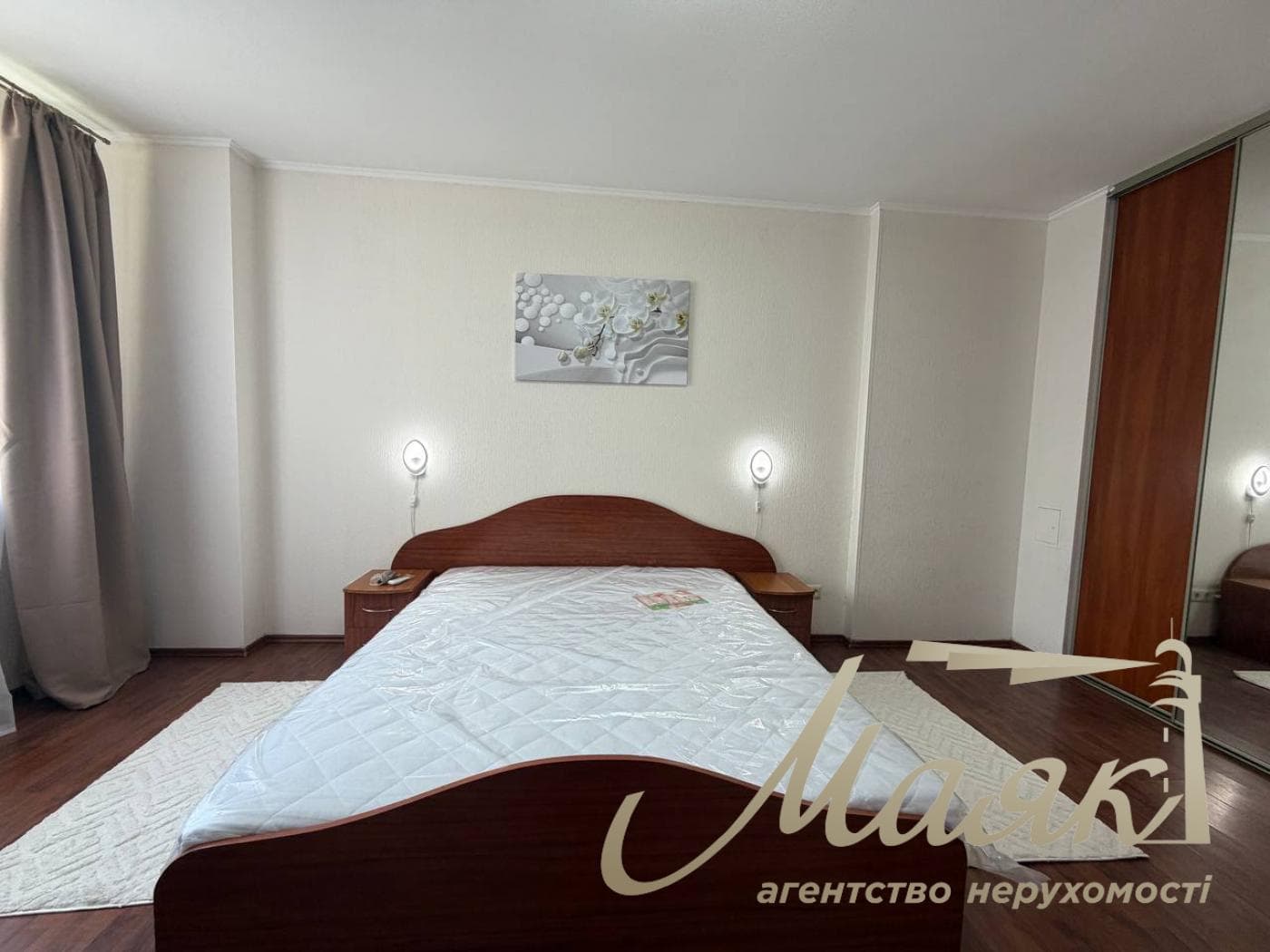 2-room apartment for rent at 4 Raisa Okipnaya Street, Levoberezhnaya.