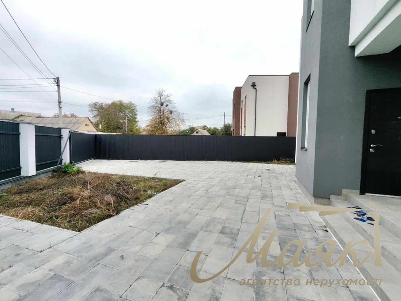 Продаж сучасного 2-поверхового будинку 200 м² на ділянці 8 соток, 5 хвилин від набережної в СМТ Козин/Конча заспа