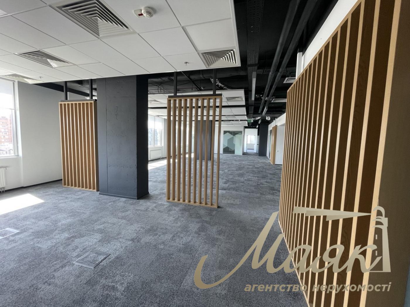 Office for rent with view 540m2 in the center, Senator Business Center